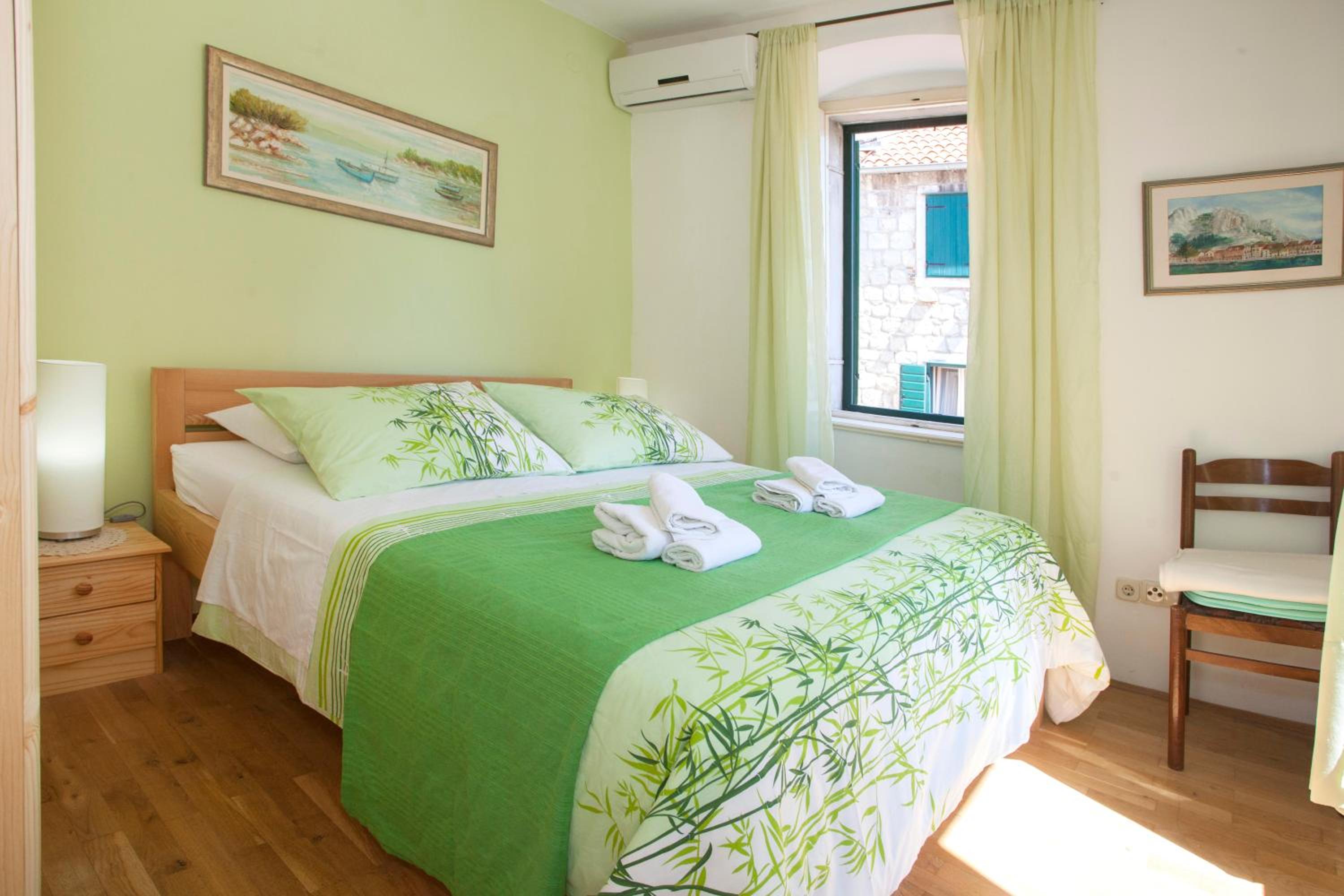 One-Bedroom Apartment - Photo 1