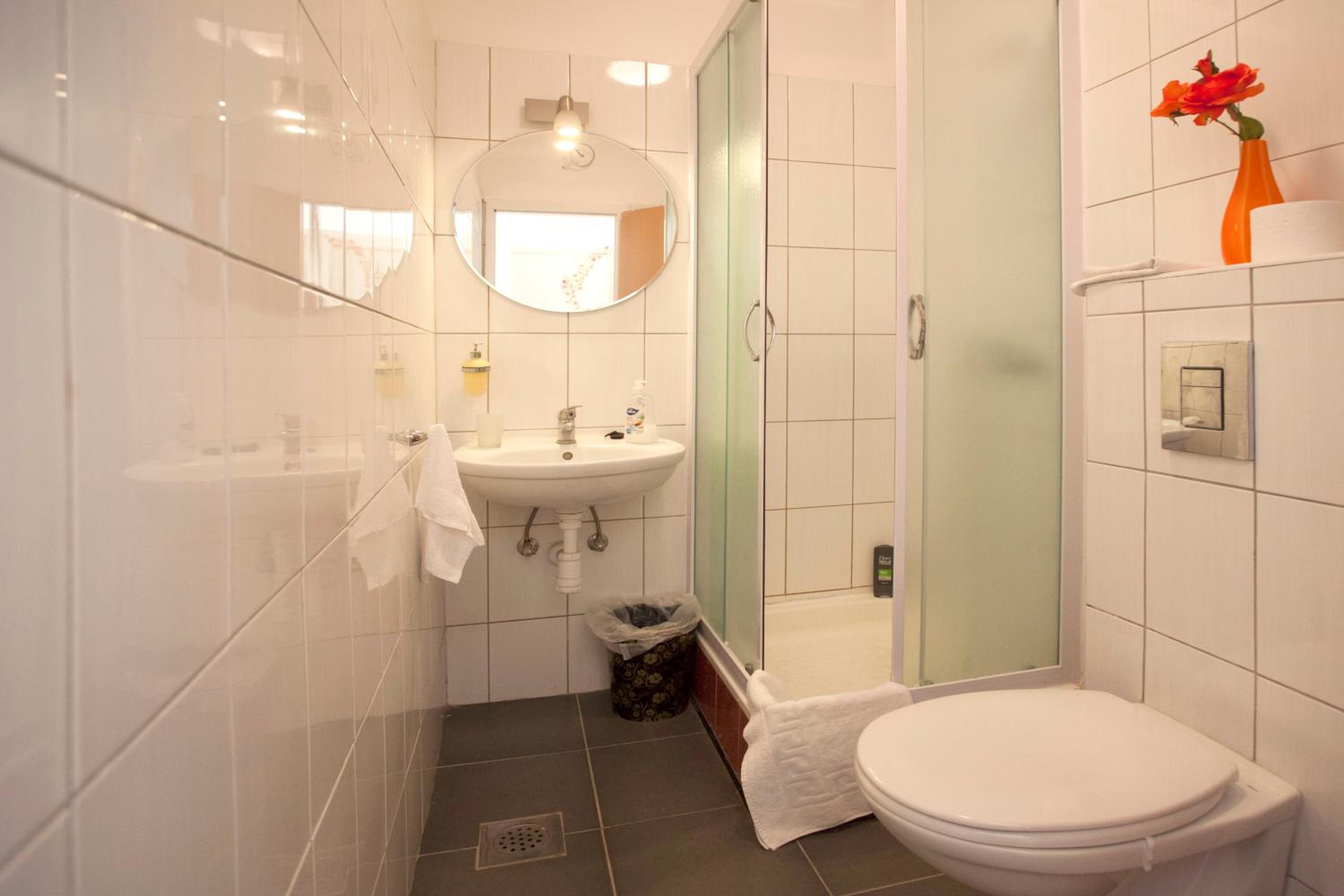 One-Bedroom Apartment - Photo 11