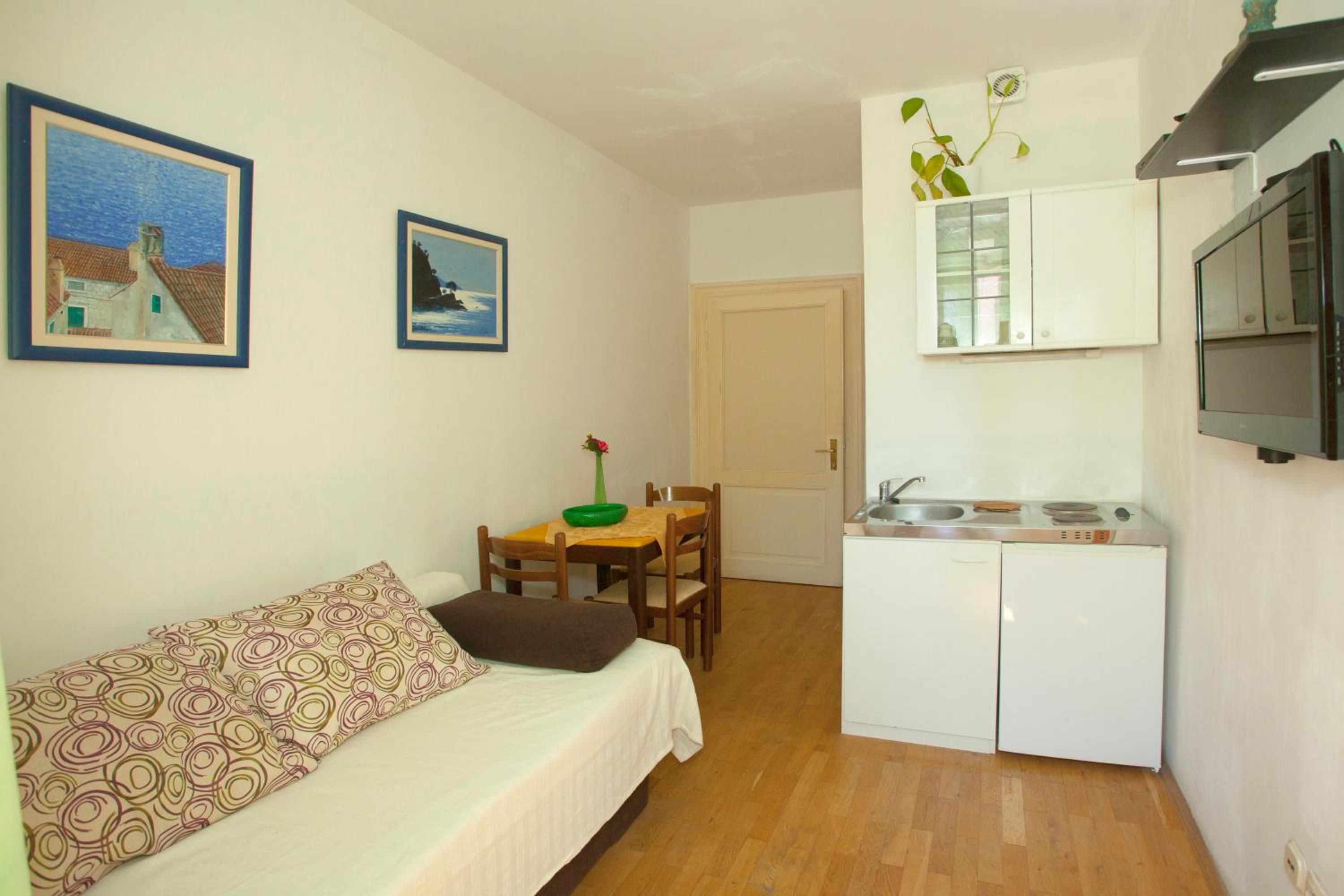 One-Bedroom Apartment - Photo 10