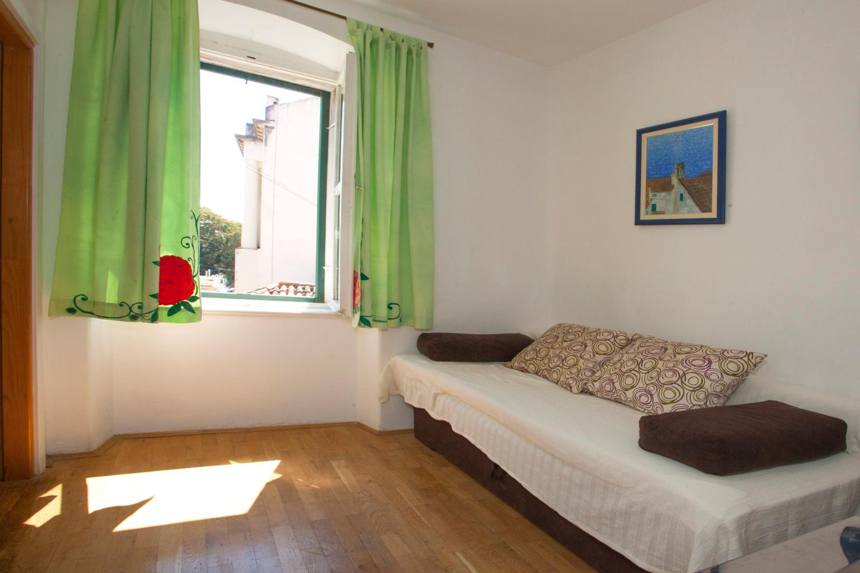 One-Bedroom Apartment - Photo 8