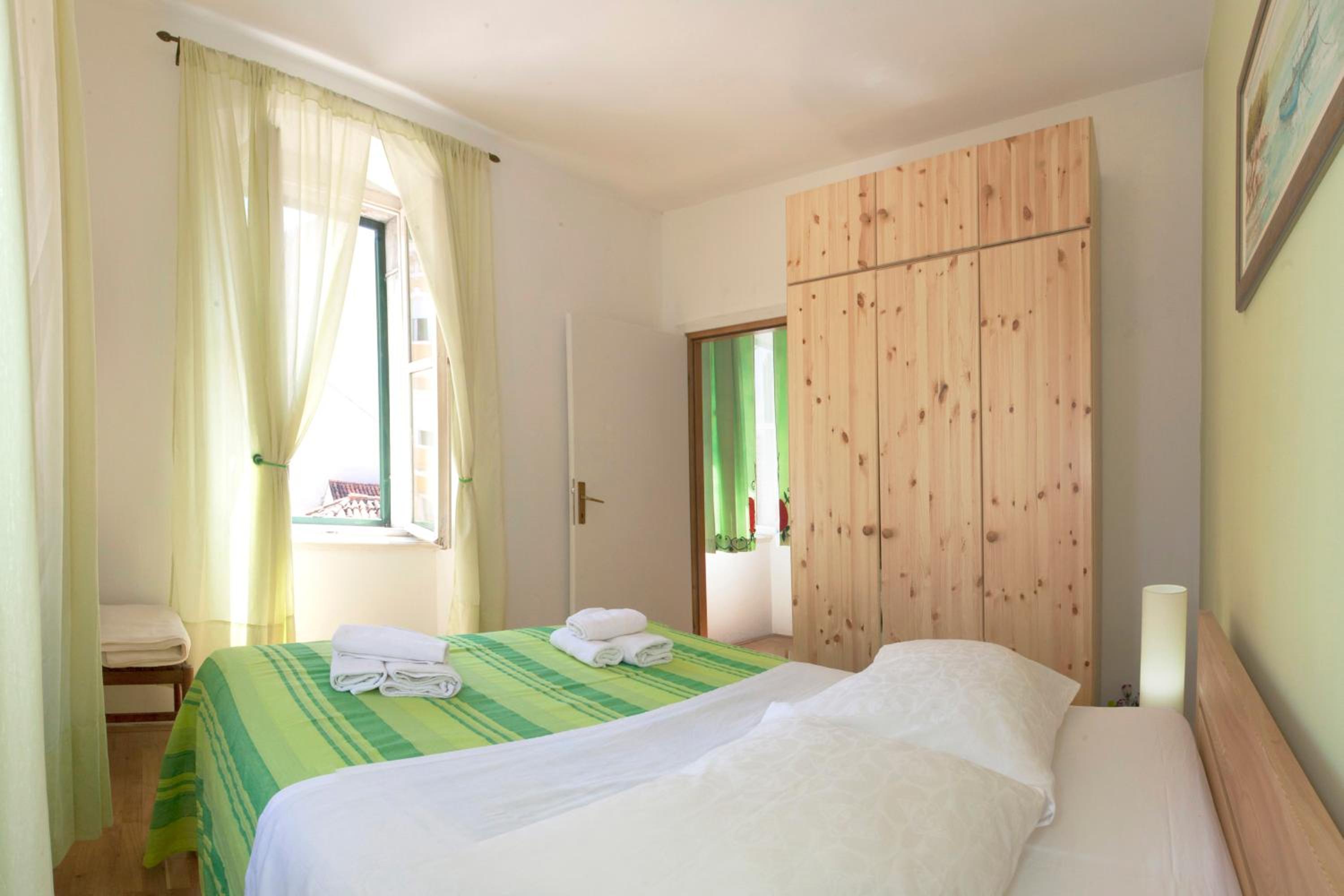 One-Bedroom Apartment - Photo 7