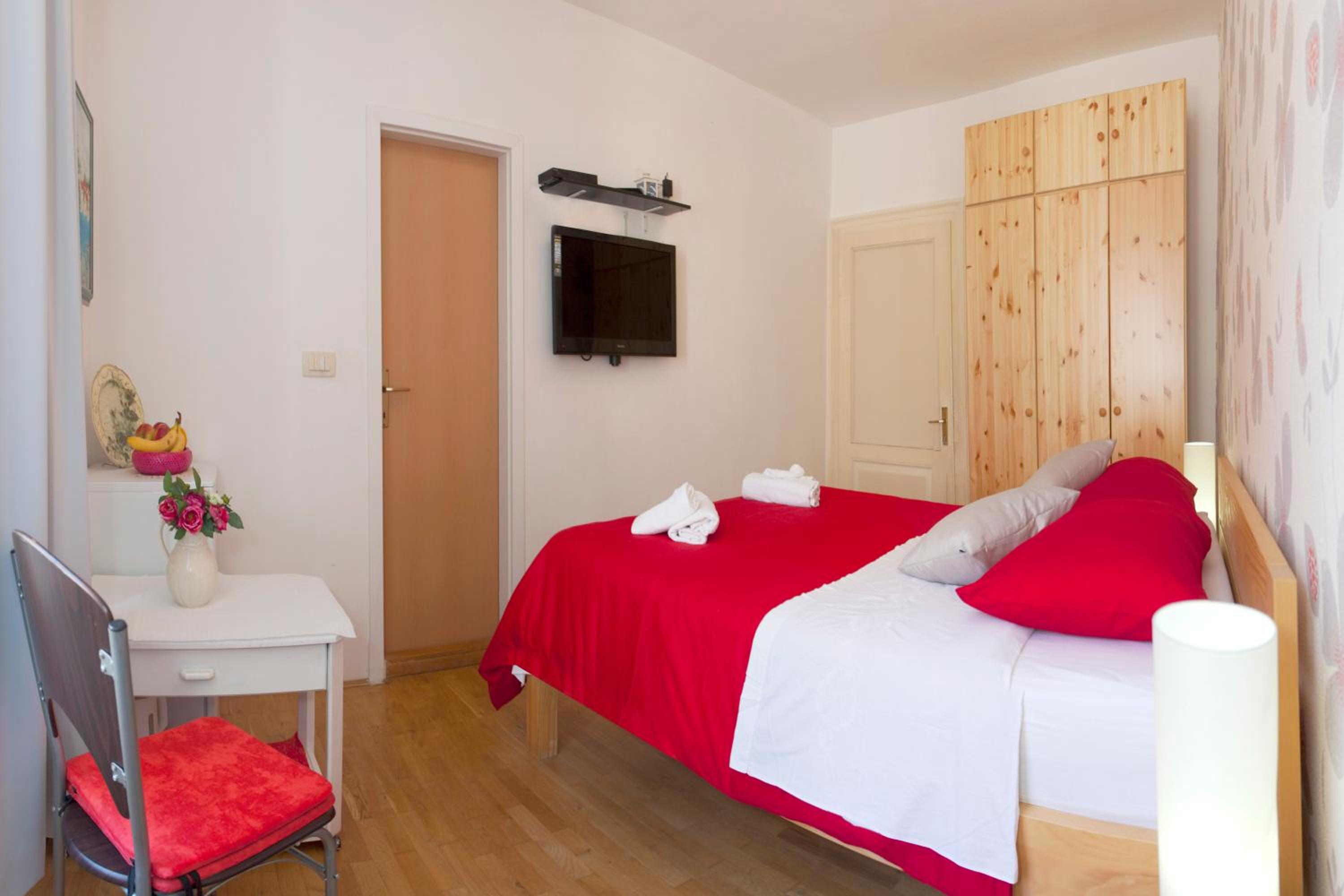 Double Room - Photo 4