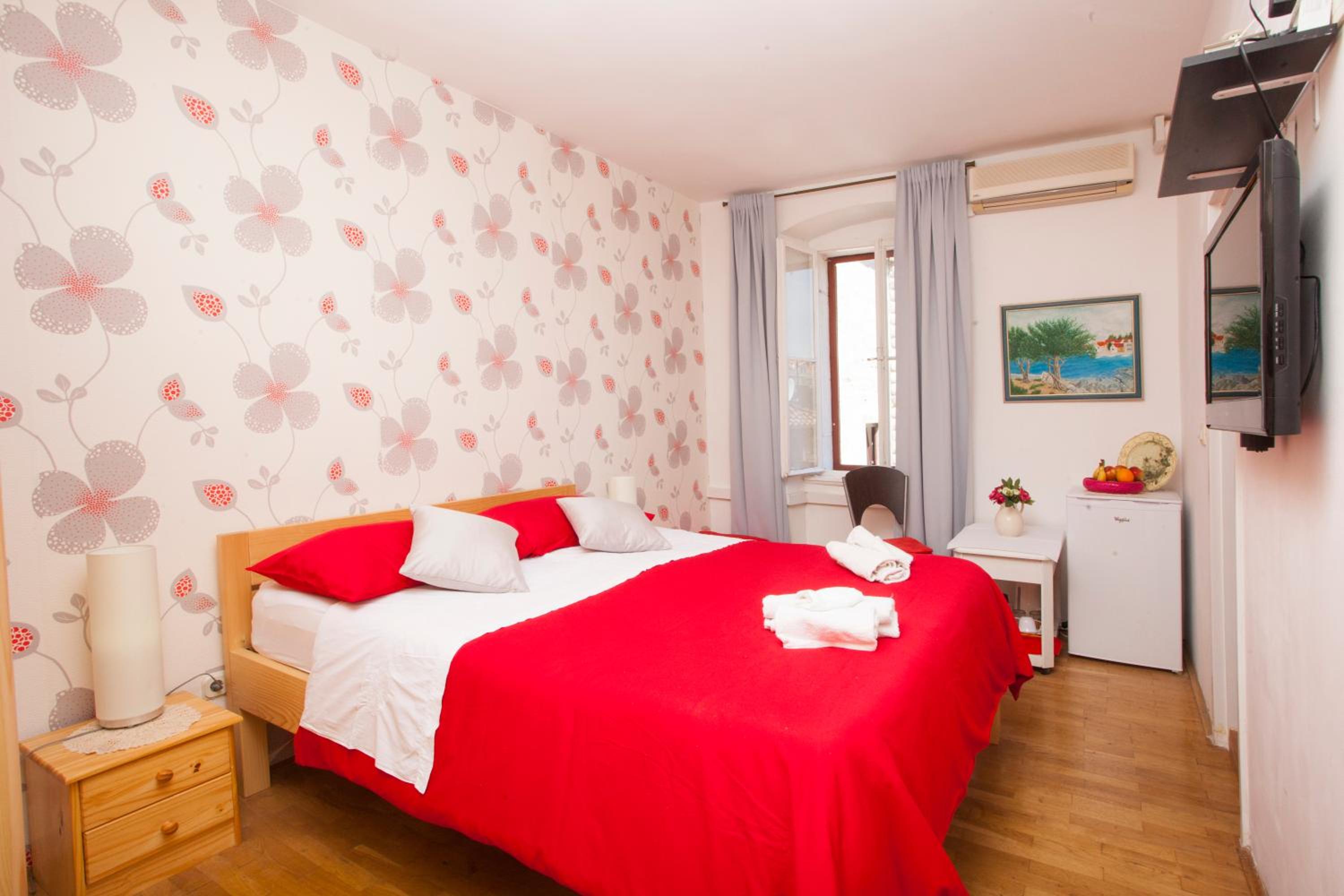 Double Room - Photo 2