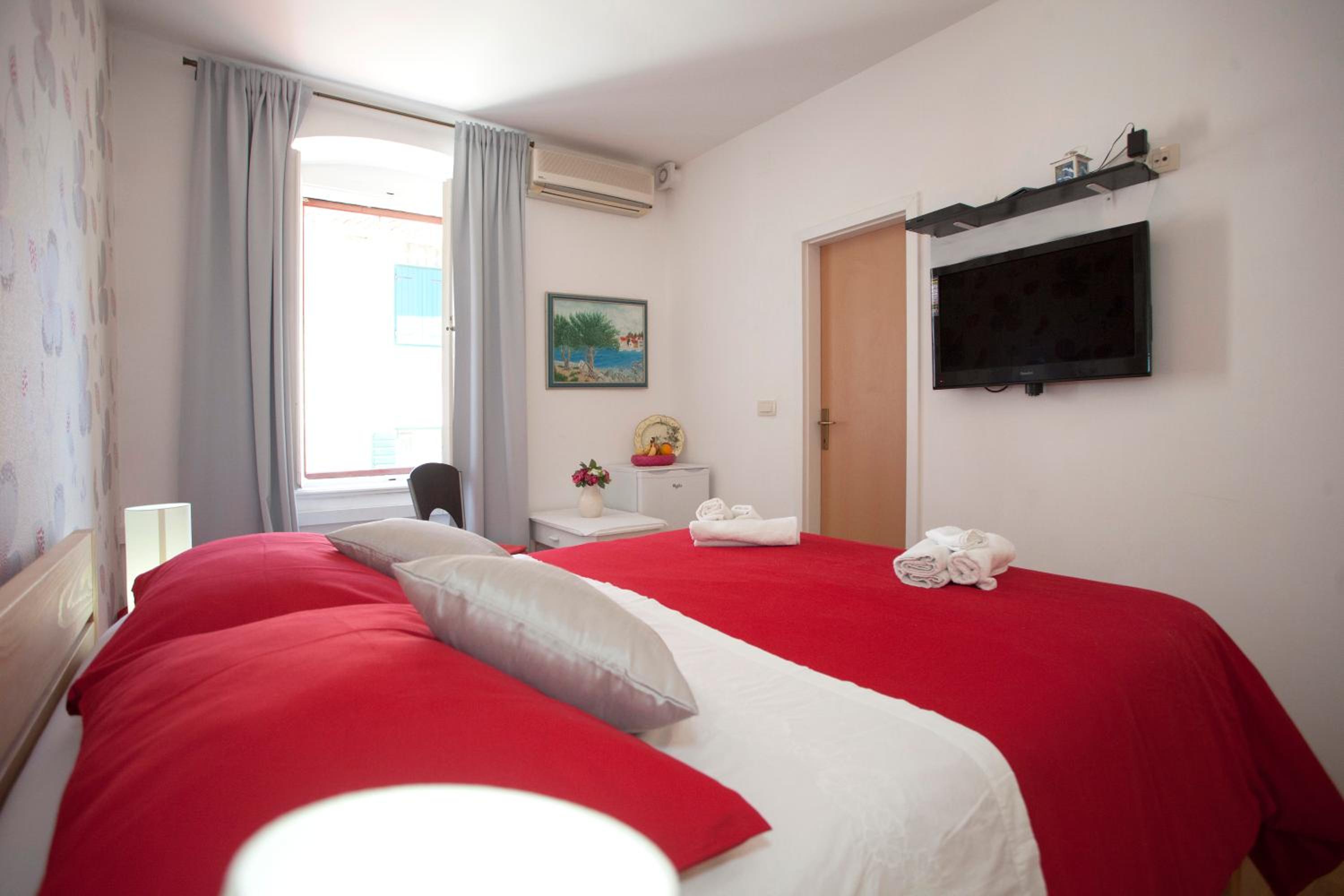 Double Room - Photo 8
