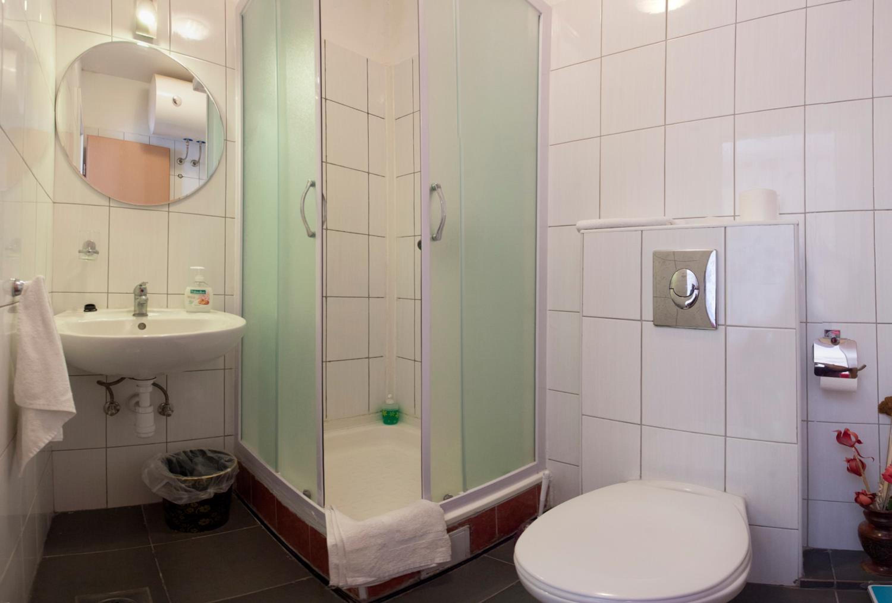 Double Room - Photo 6