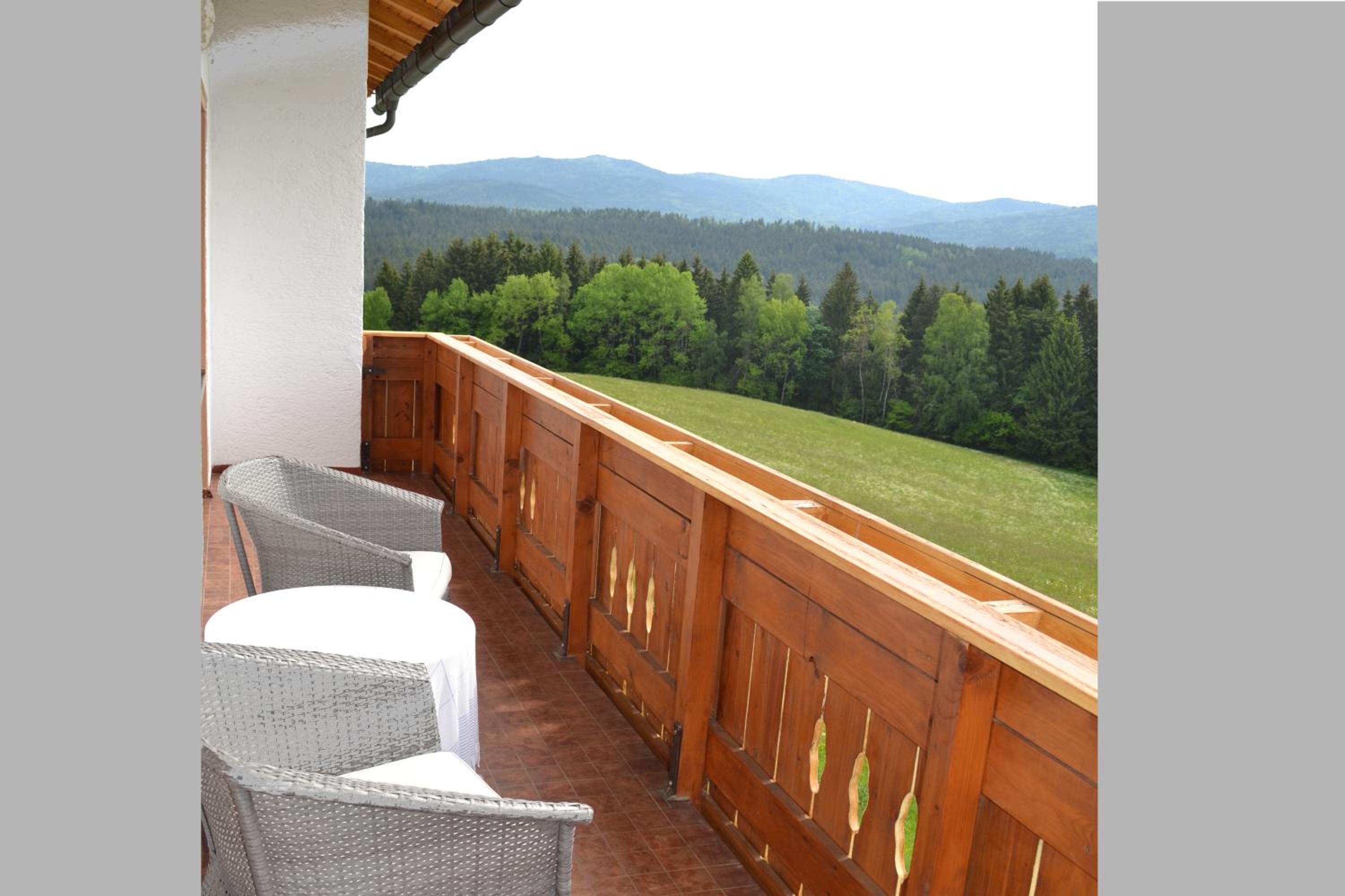 One-Bedroom Apartment with Balcony - No. 7 photo 2
