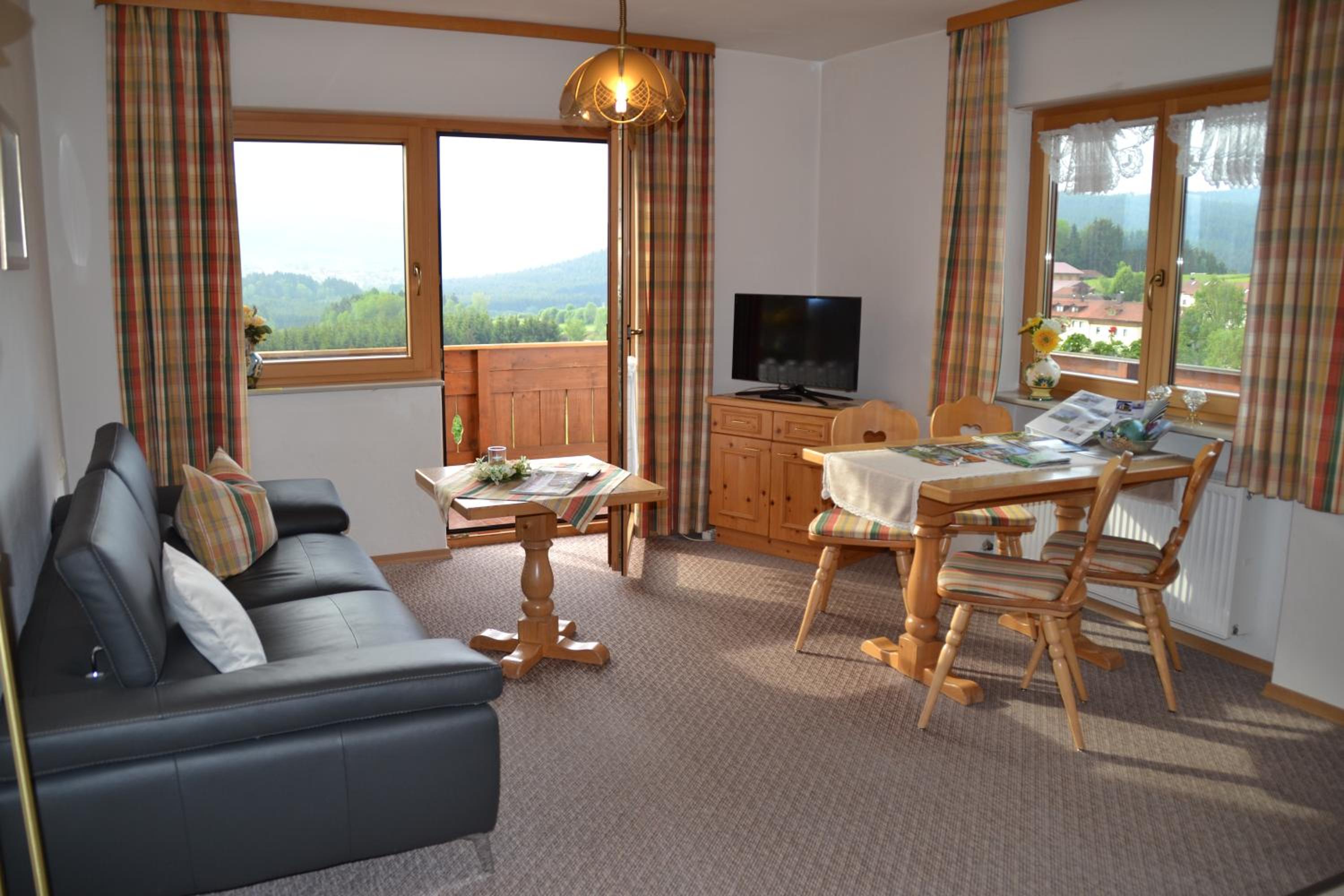 One-Bedroom Apartment with Balcony (2 Adults) - No. 8 photo 1