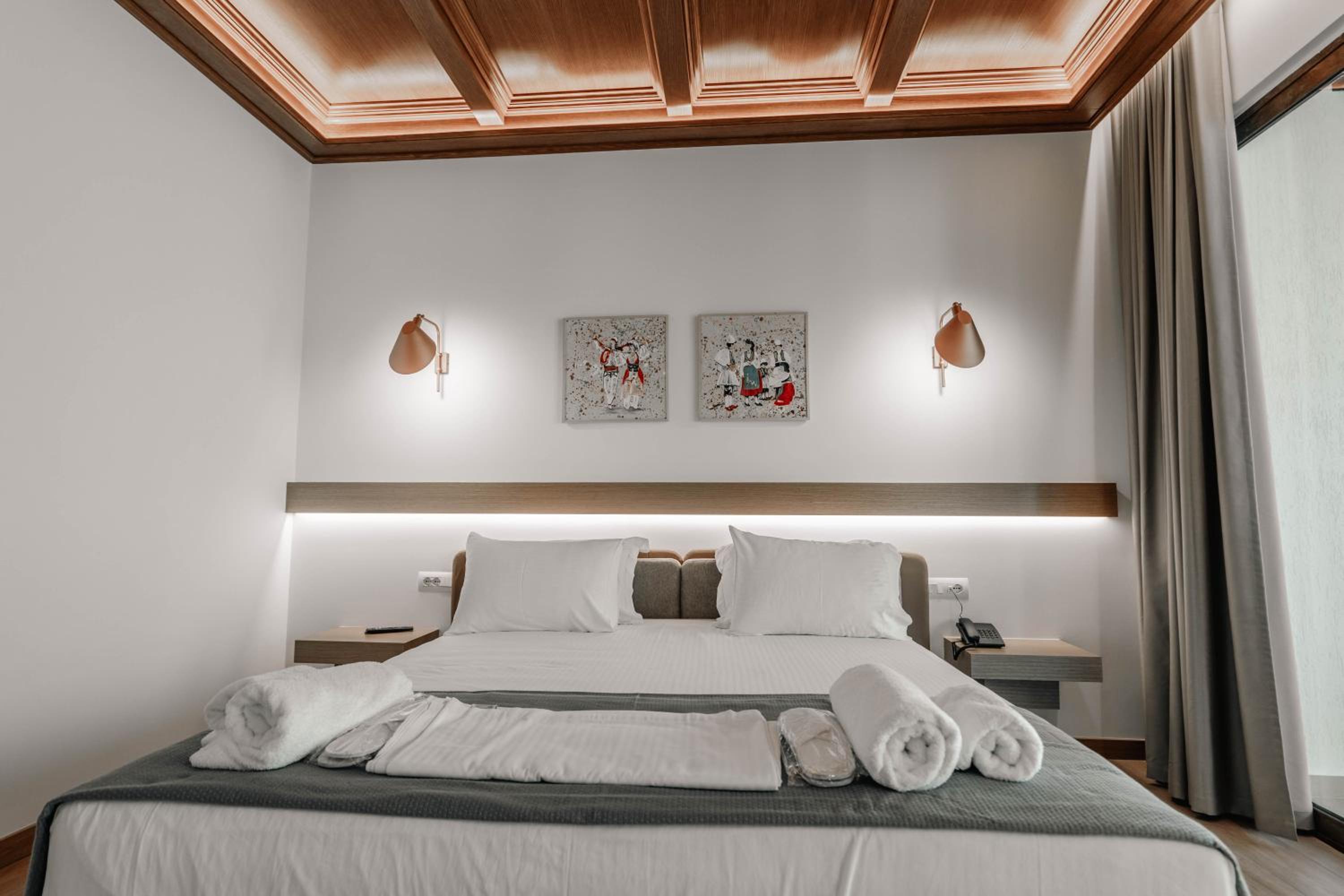 Deluxe Double Room with Balcony photo 2