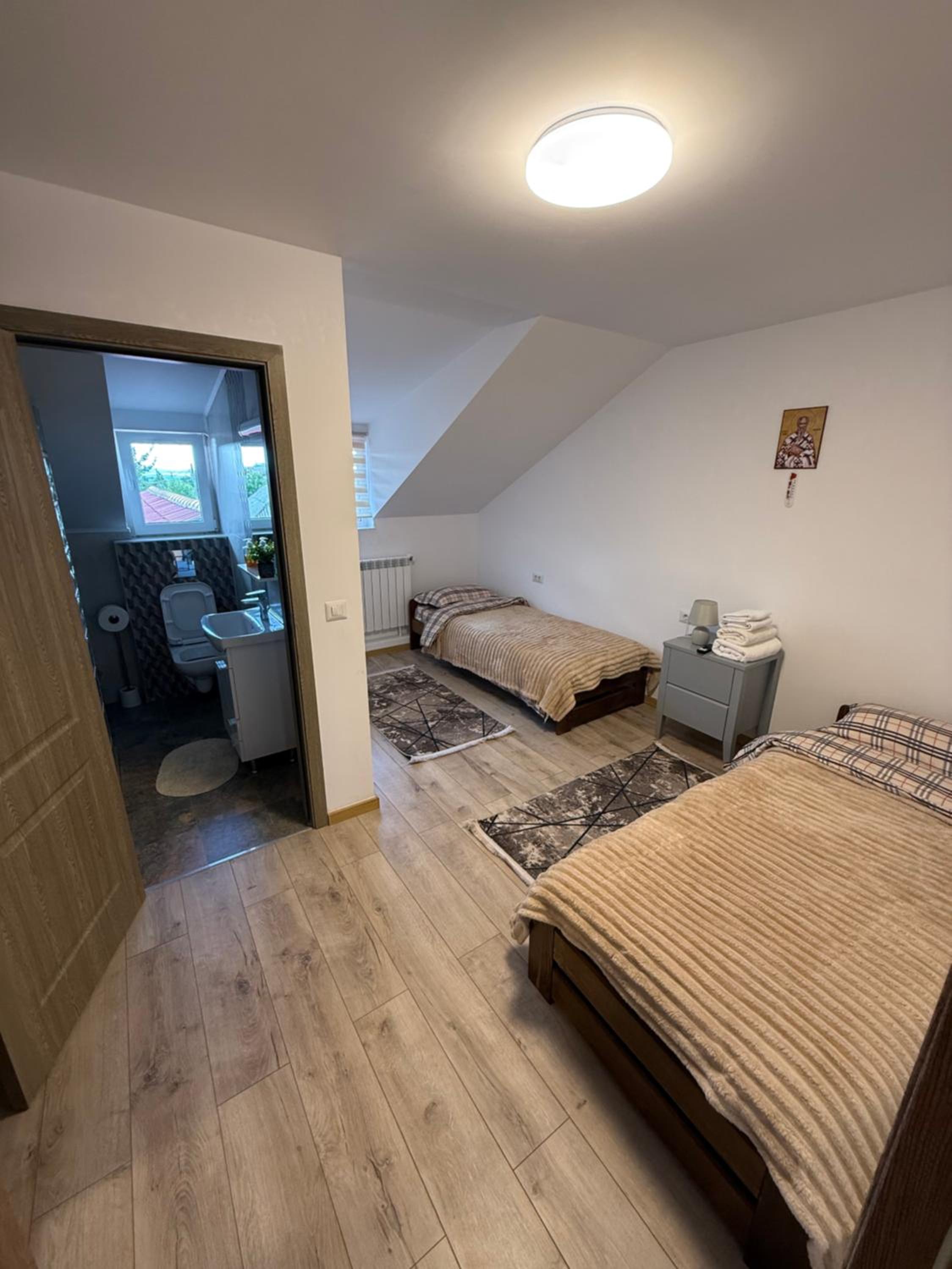 Deluxe Double Room with Bath - Photo 3