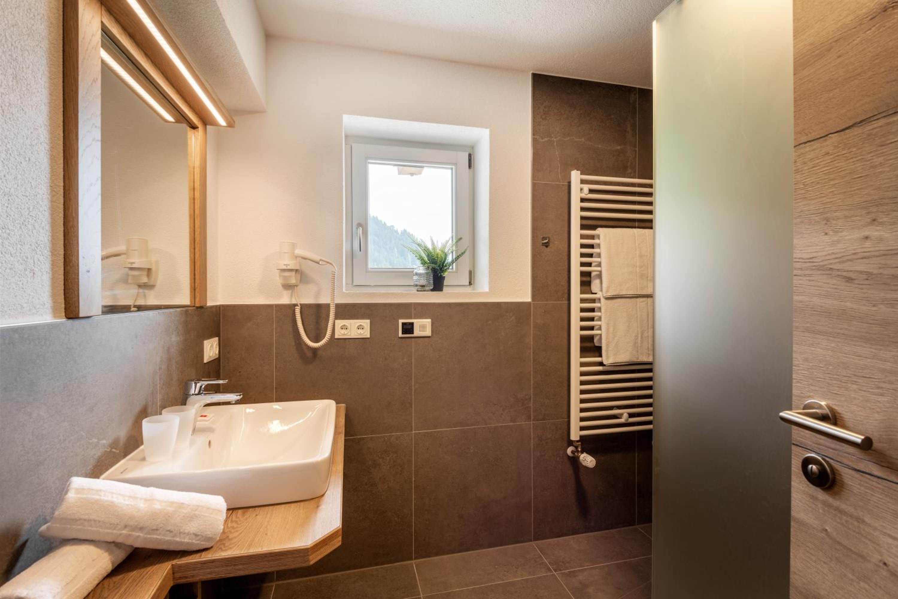 Two-Bedroom Apartment with Balcony photo 3