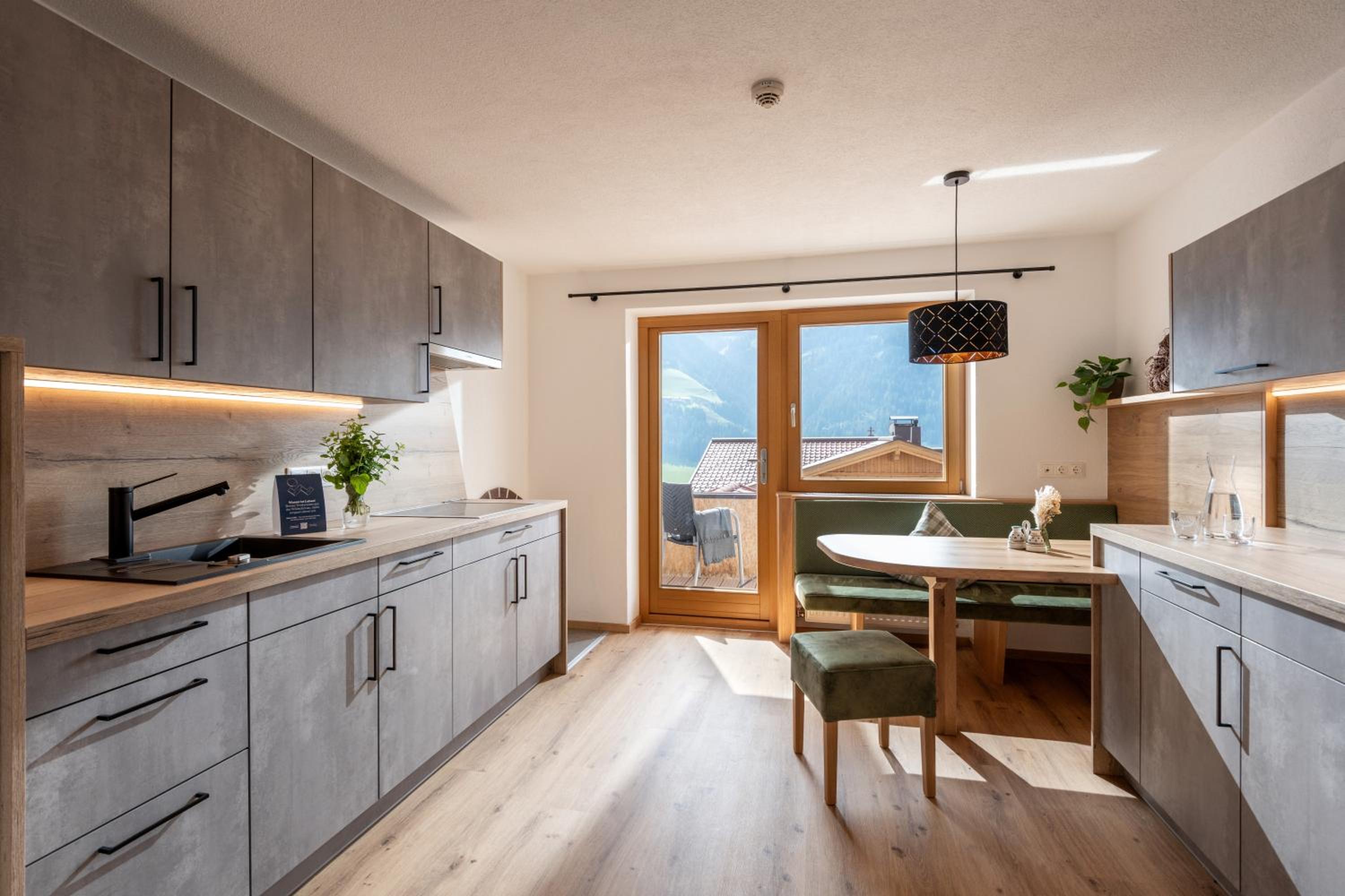 Two-Bedroom Apartment with Balcony photo 2