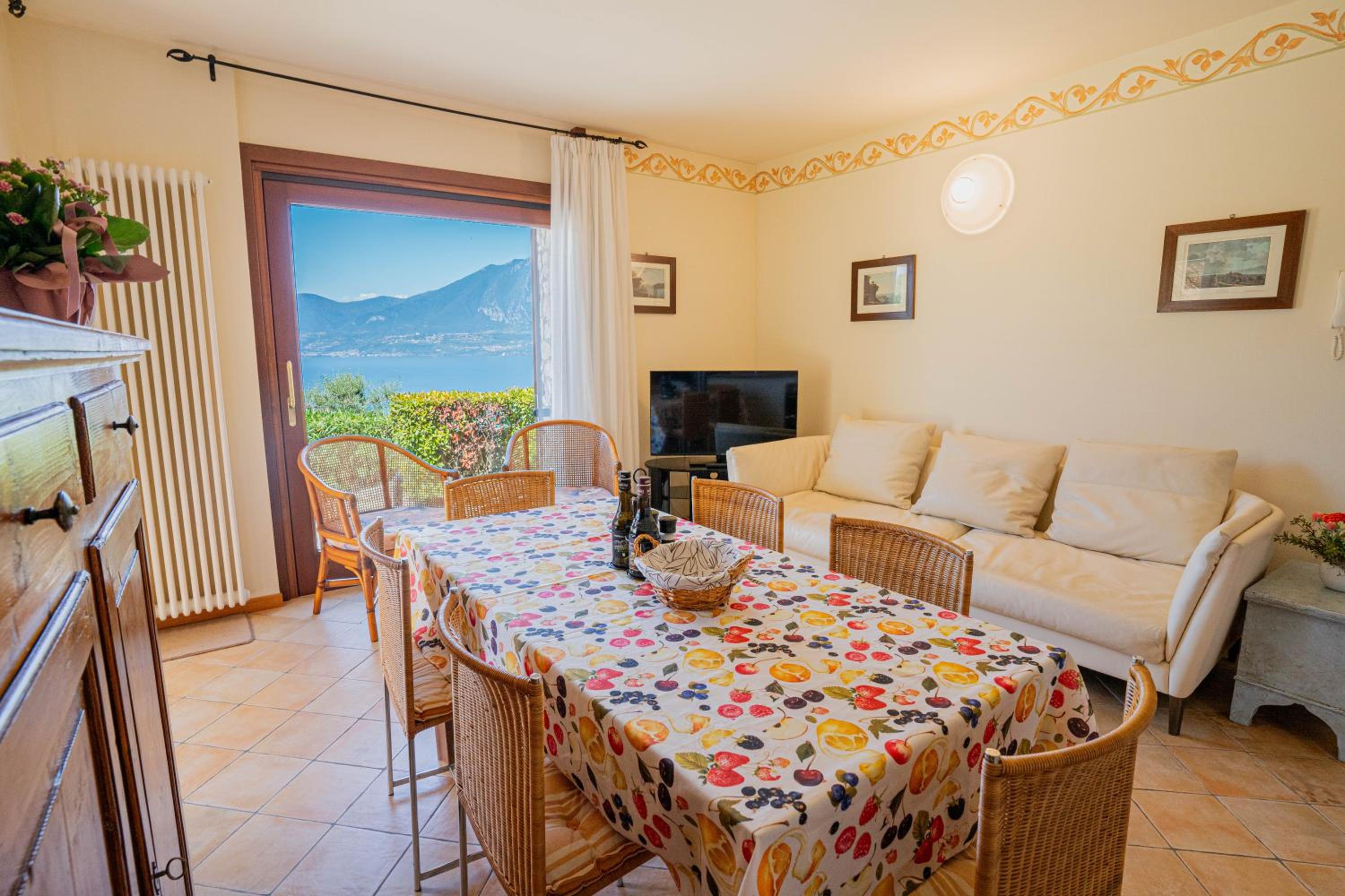 Two-Bedroom Deluxe Apartment with Garden View photo 1