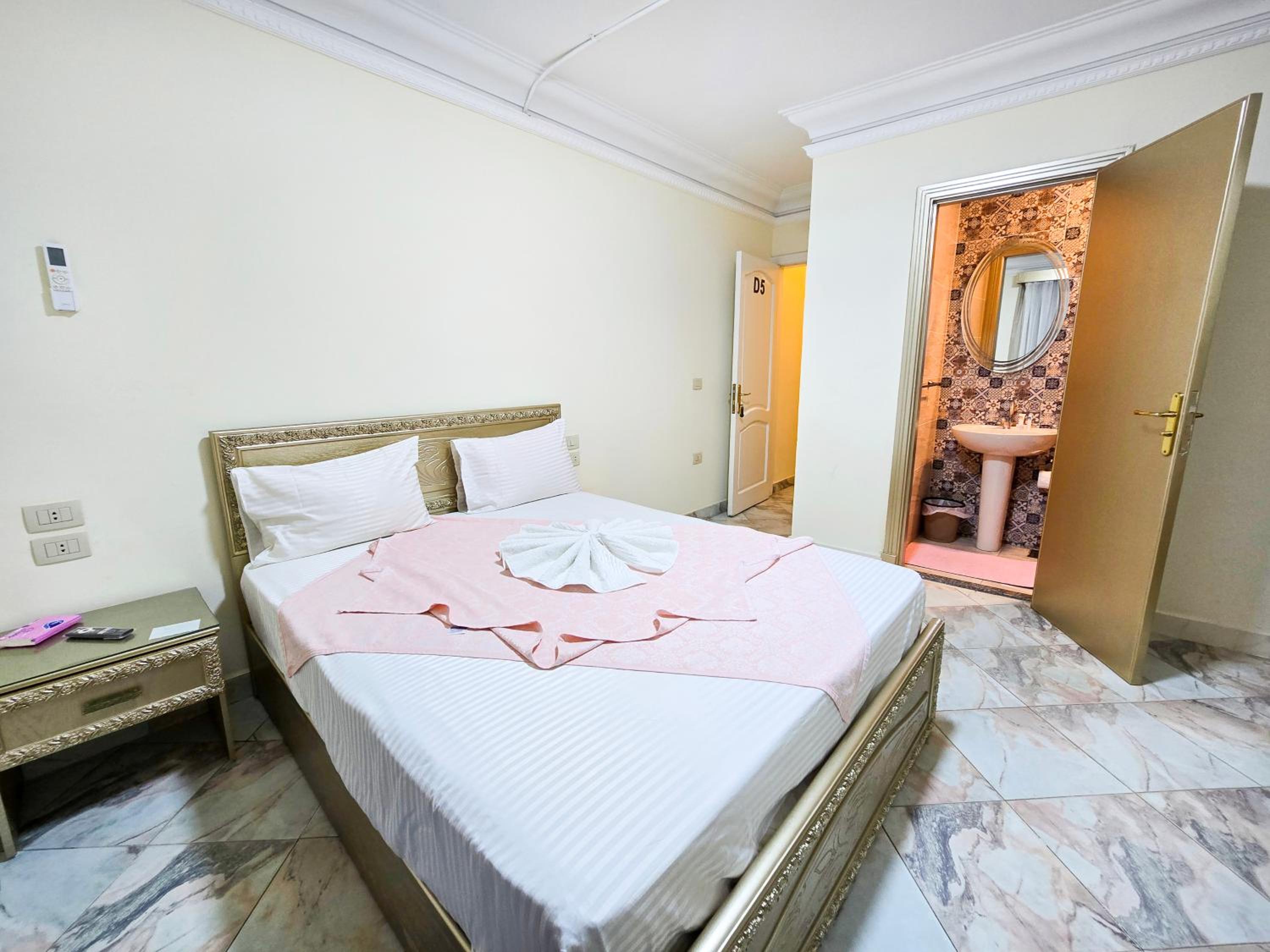 Deluxe Queen Room photo 1