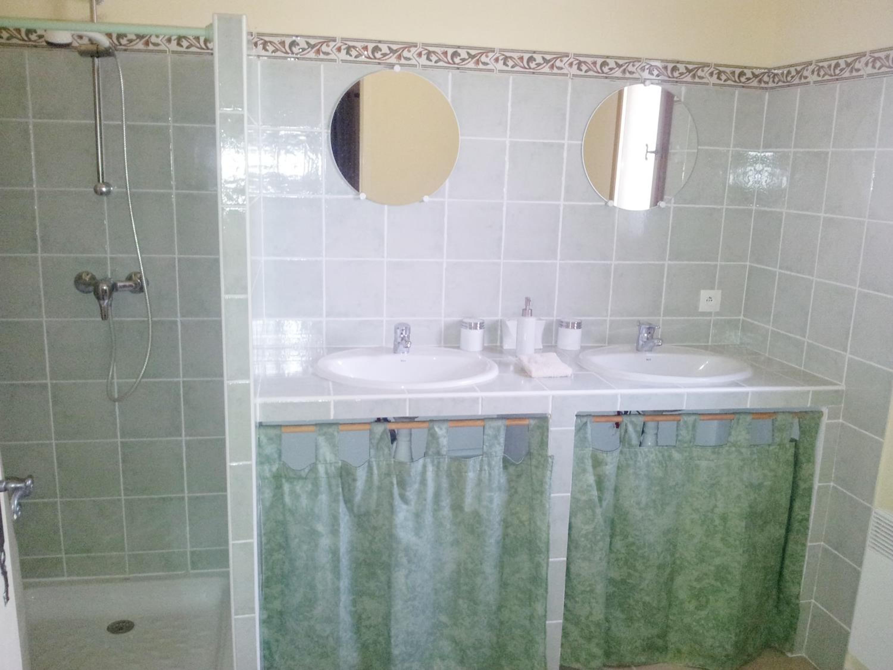 Double Room with Private Bathroom photo 3