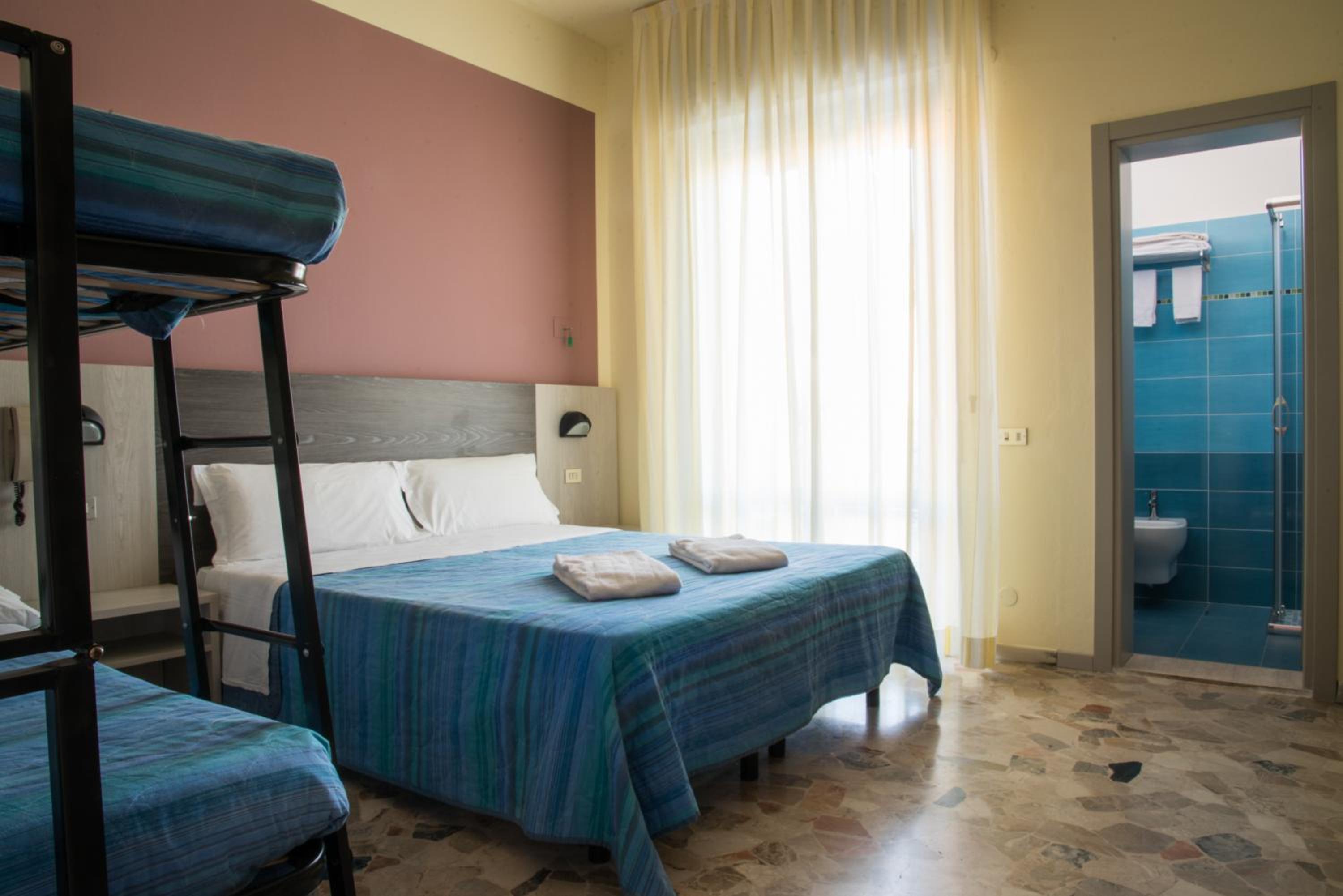 Quadruple Room with Balcony - Beach Access photo 2