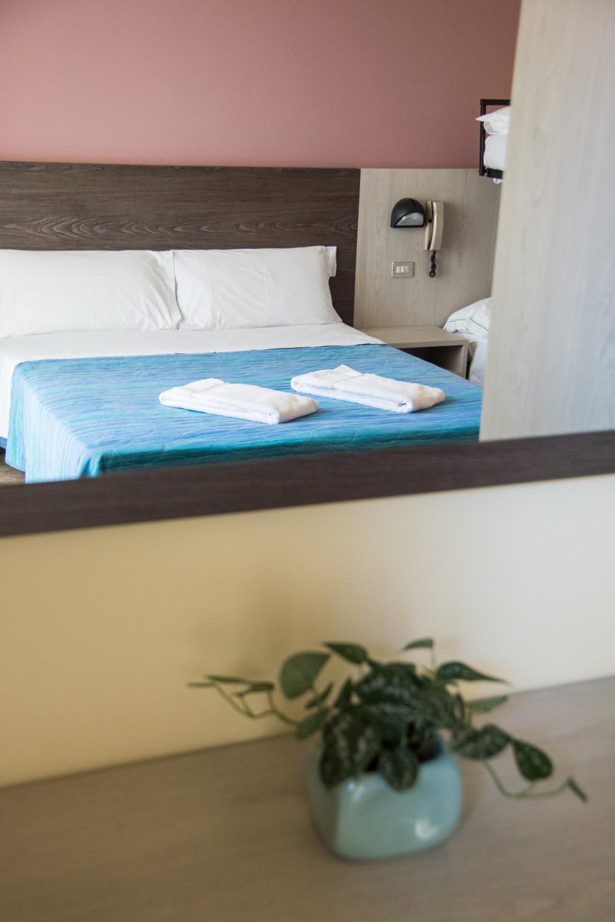 Double Room with Balcony - Beach Access photo 2