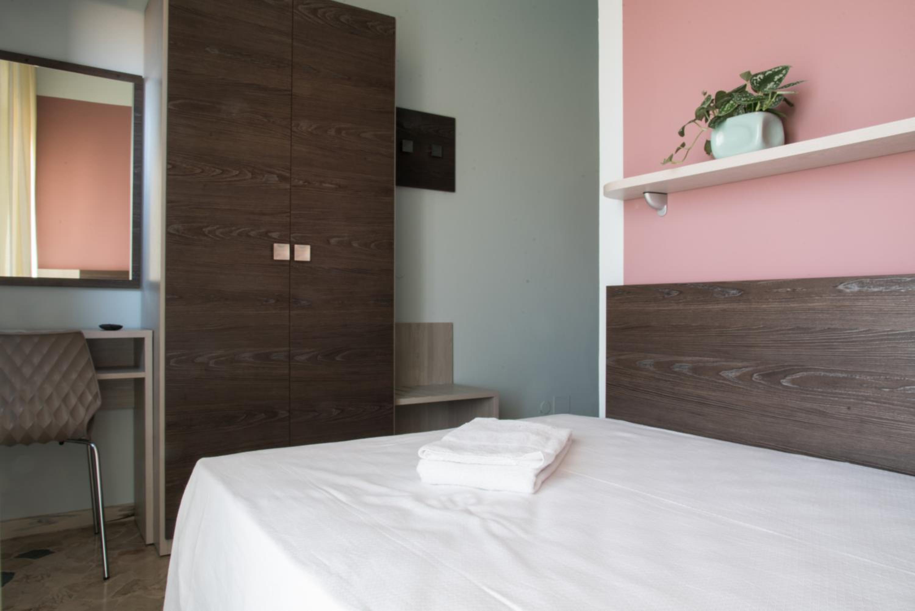 Single Room with Balcony - Beach Access photo 3
