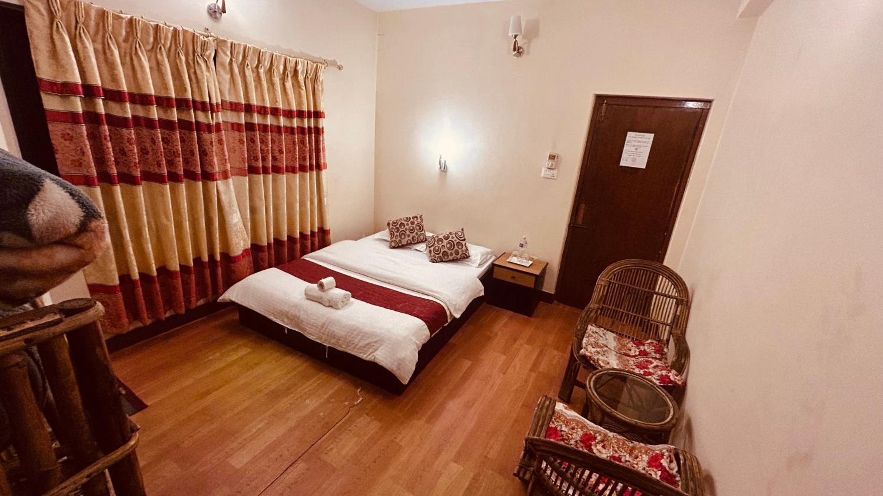 Deluxe Double Room with Balcony photo 3
