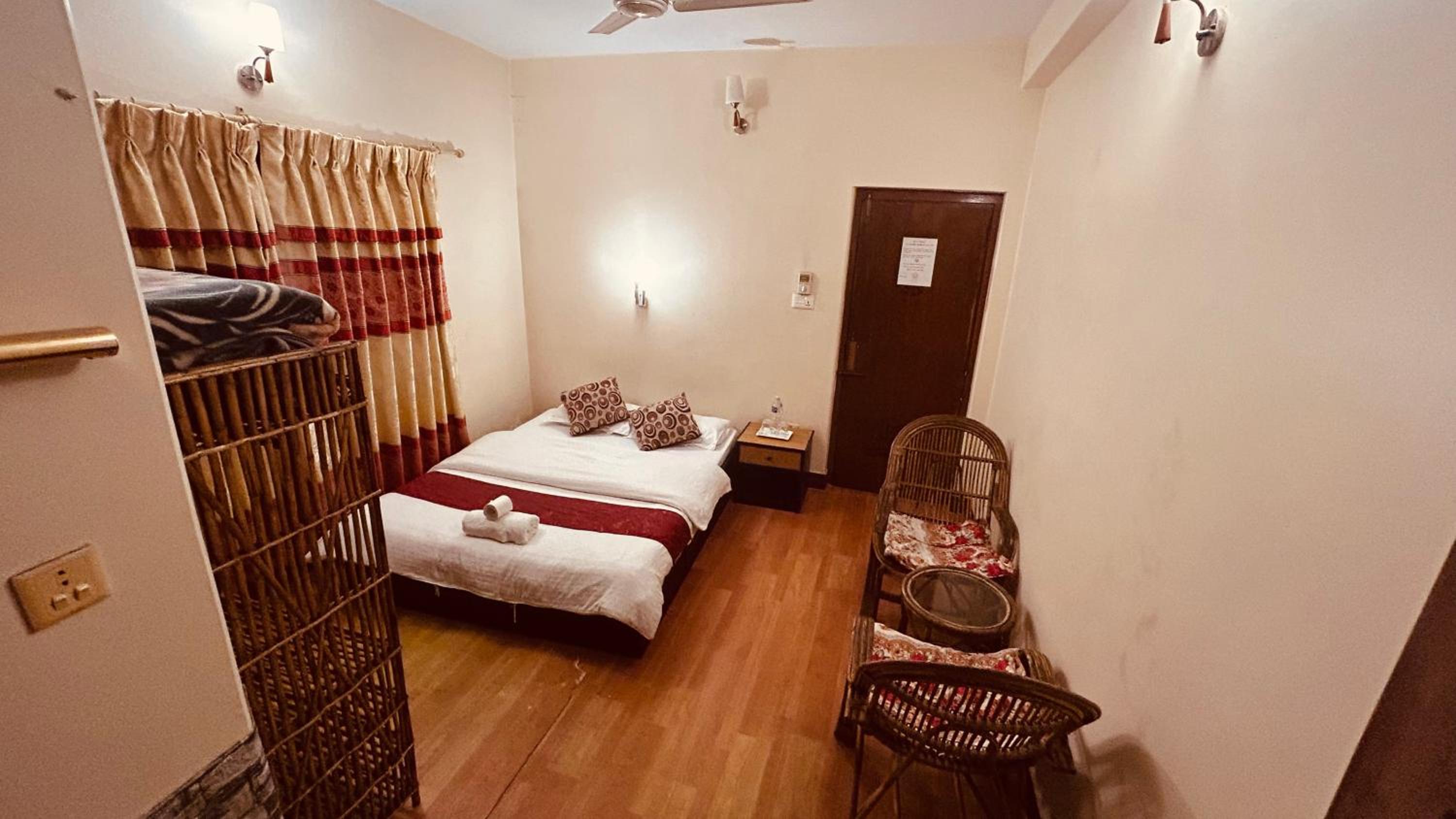 Deluxe Double Room with Balcony photo 2