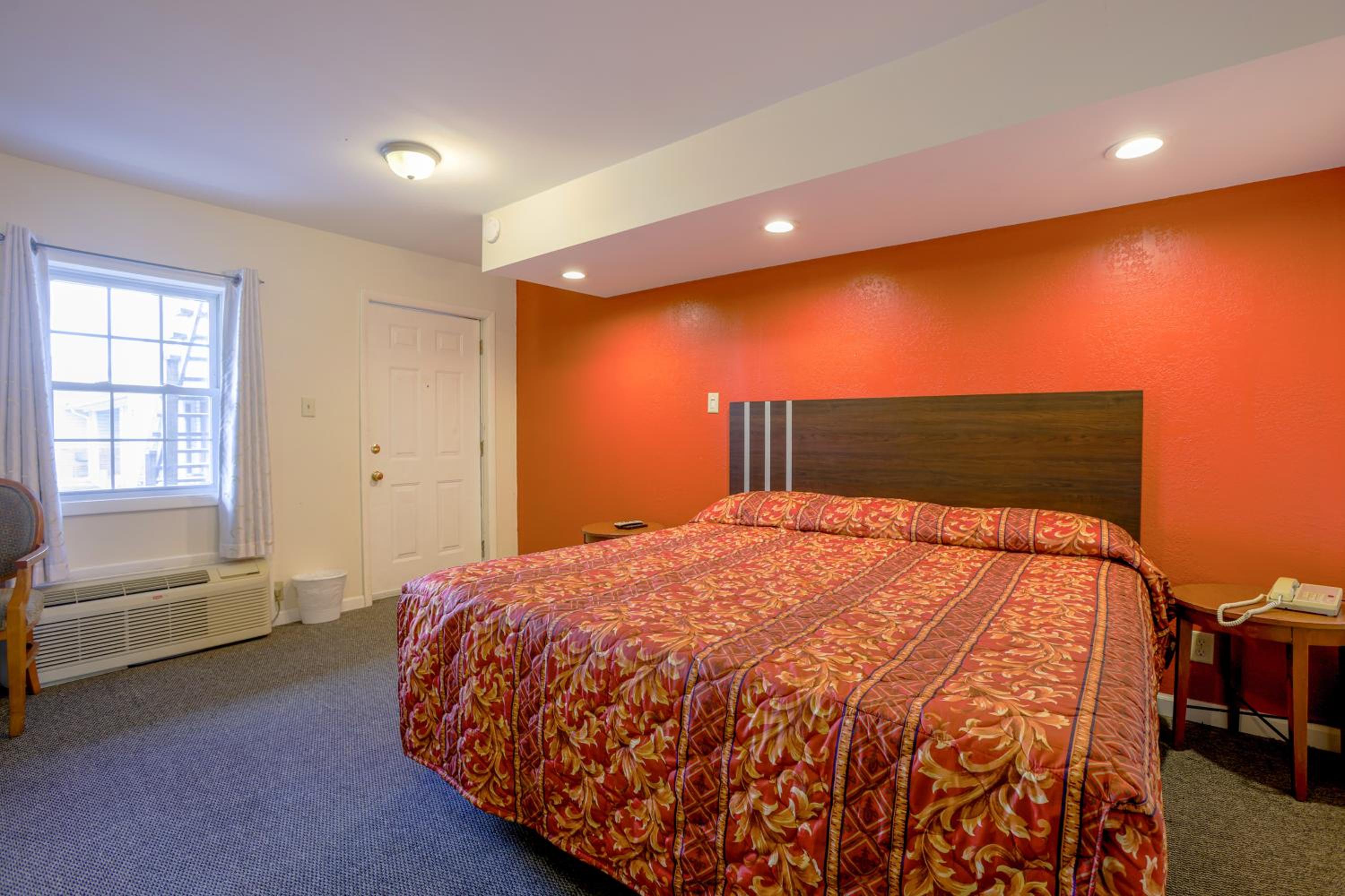 Suite - King Bed Non - Smoking - Photo 1