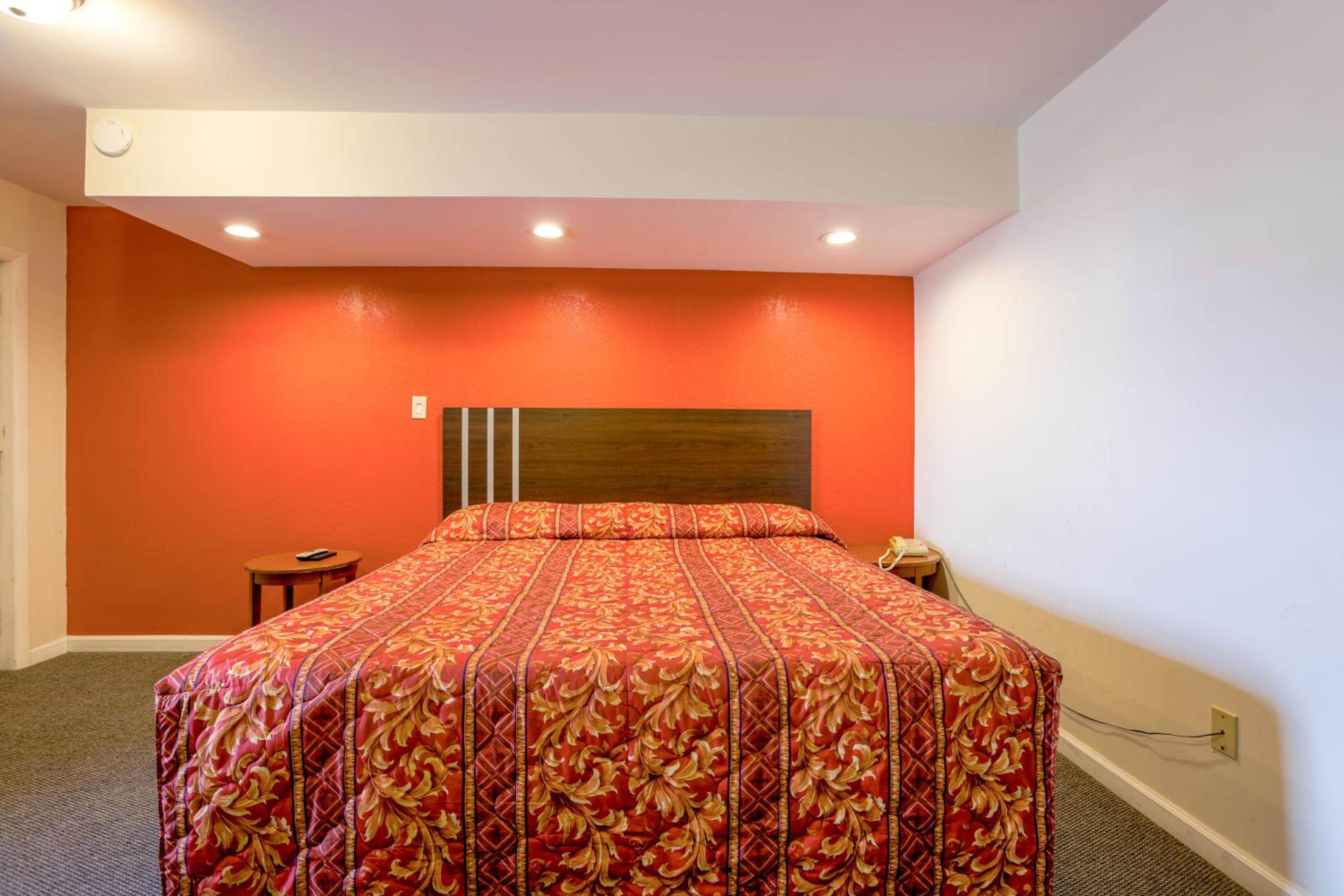 Suite - King Bed Non - Smoking - Photo 3