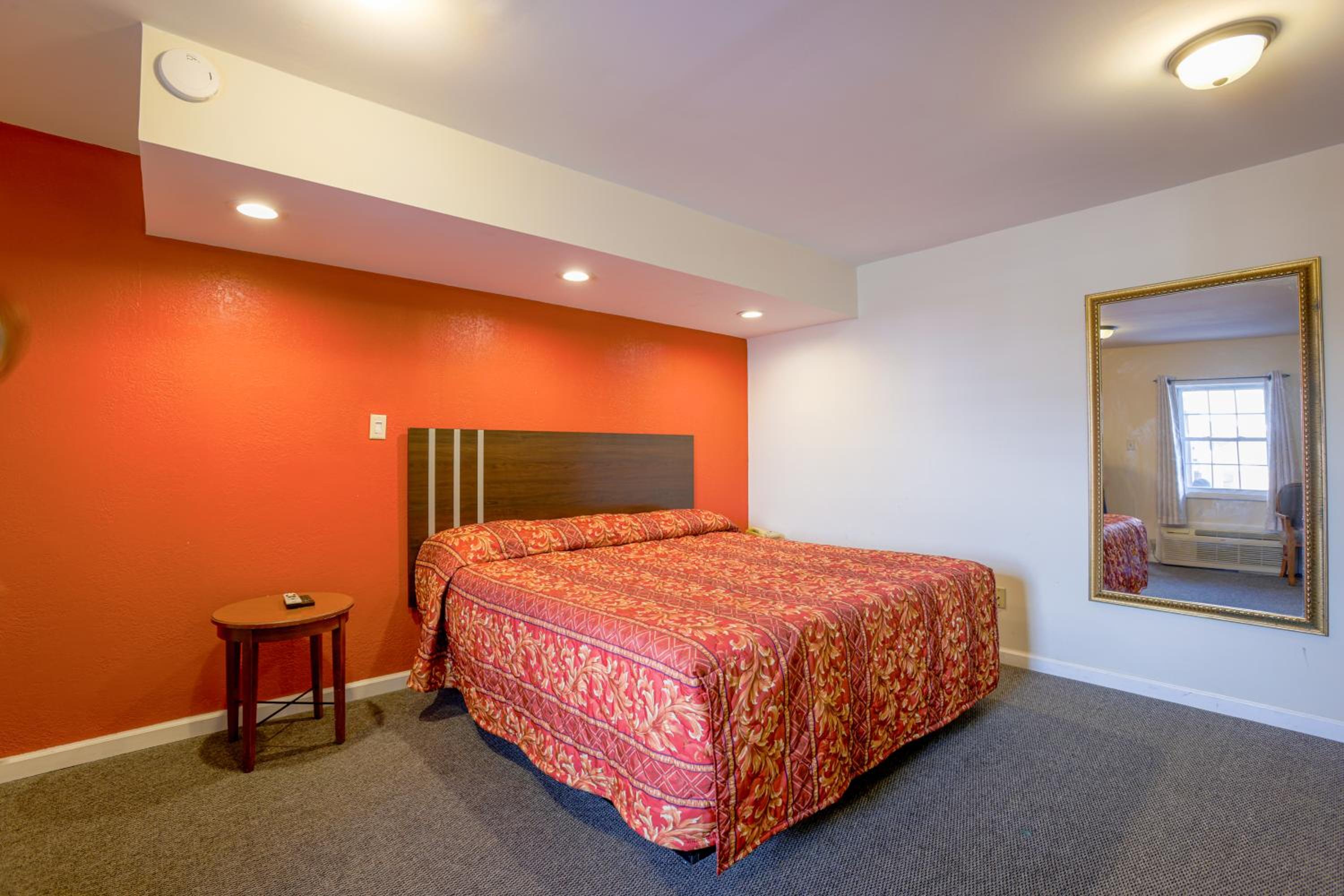 Suite - King Bed Non - Smoking - Photo 5