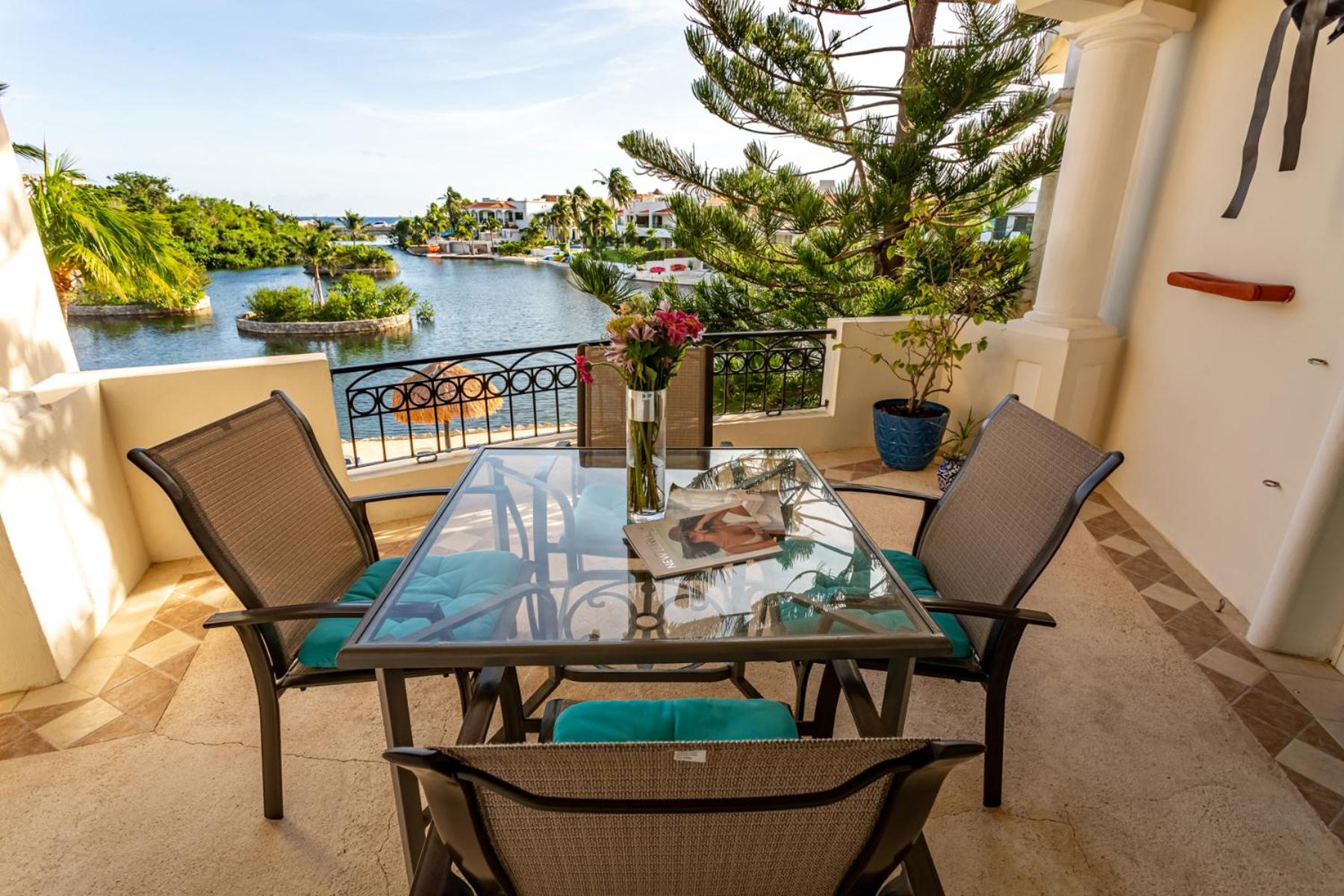 Apartment with Lake View
