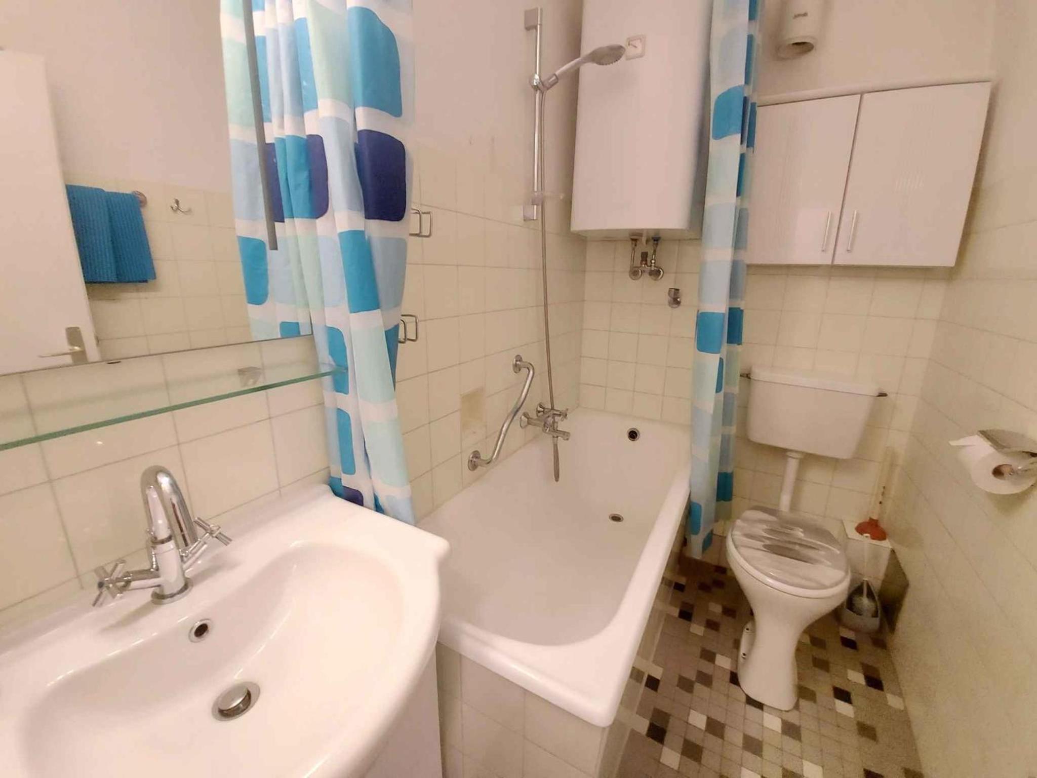 Apartment photo 2