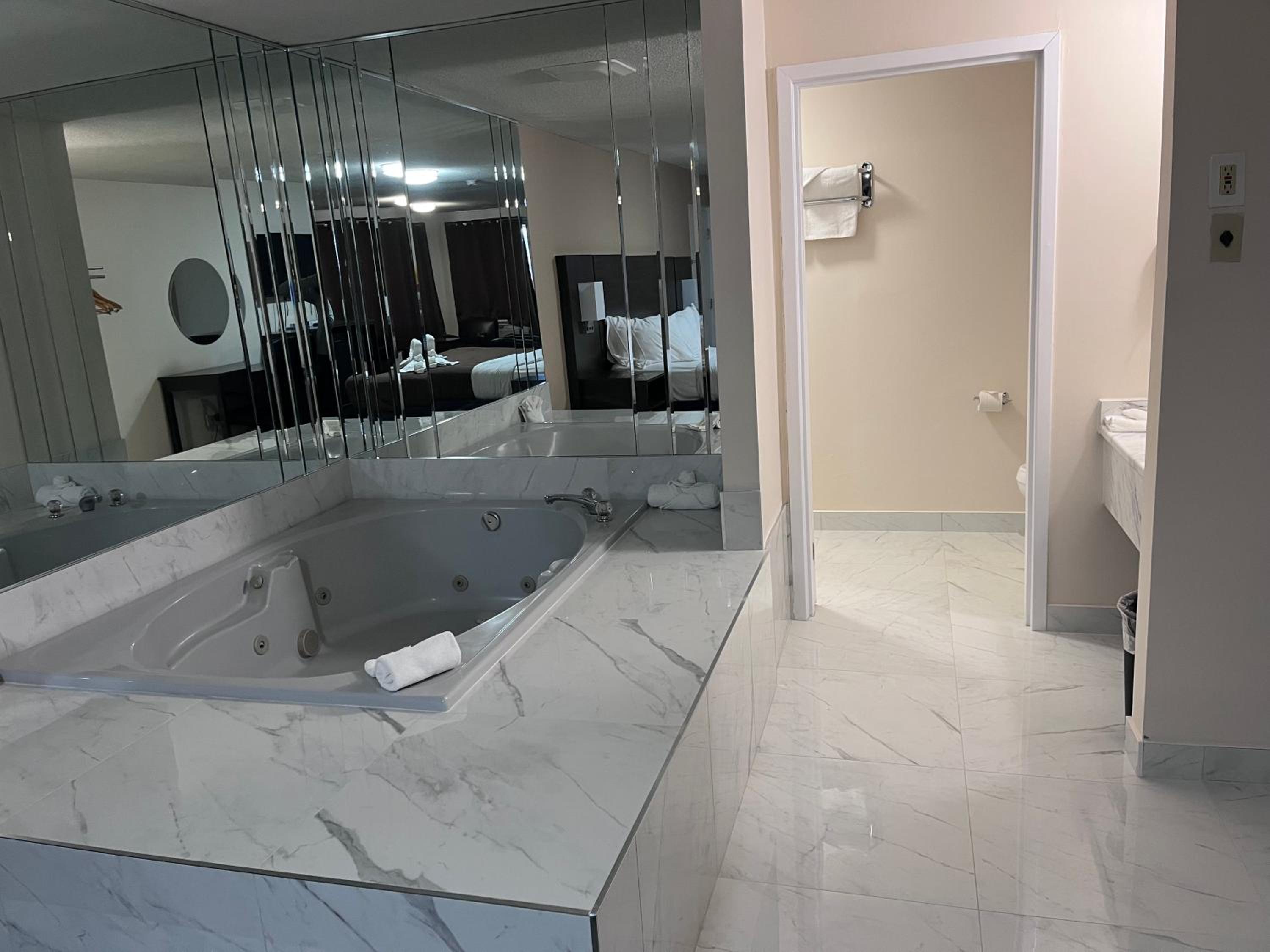 Suite with Hot Tub
