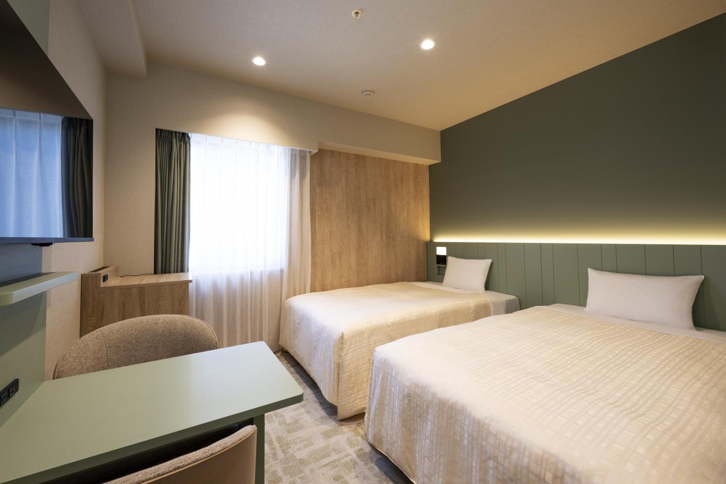Renovated Twin Room - Non-Smoking (Room size 16 SQM, Bed width 47 in)