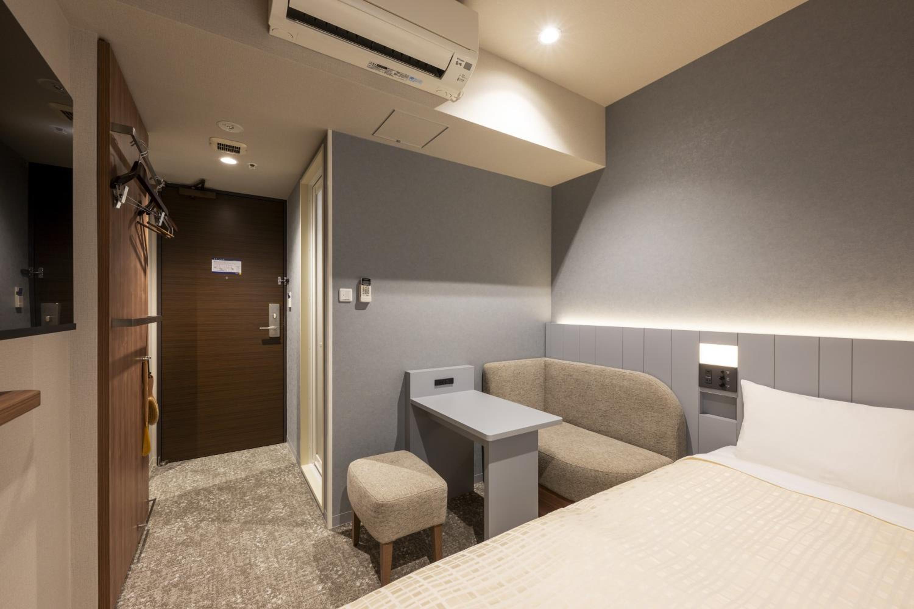 Renovated Double Room (1 adult)  - Non-Smoking (Room size 12 SQM, Bed width 55 in) photo 2