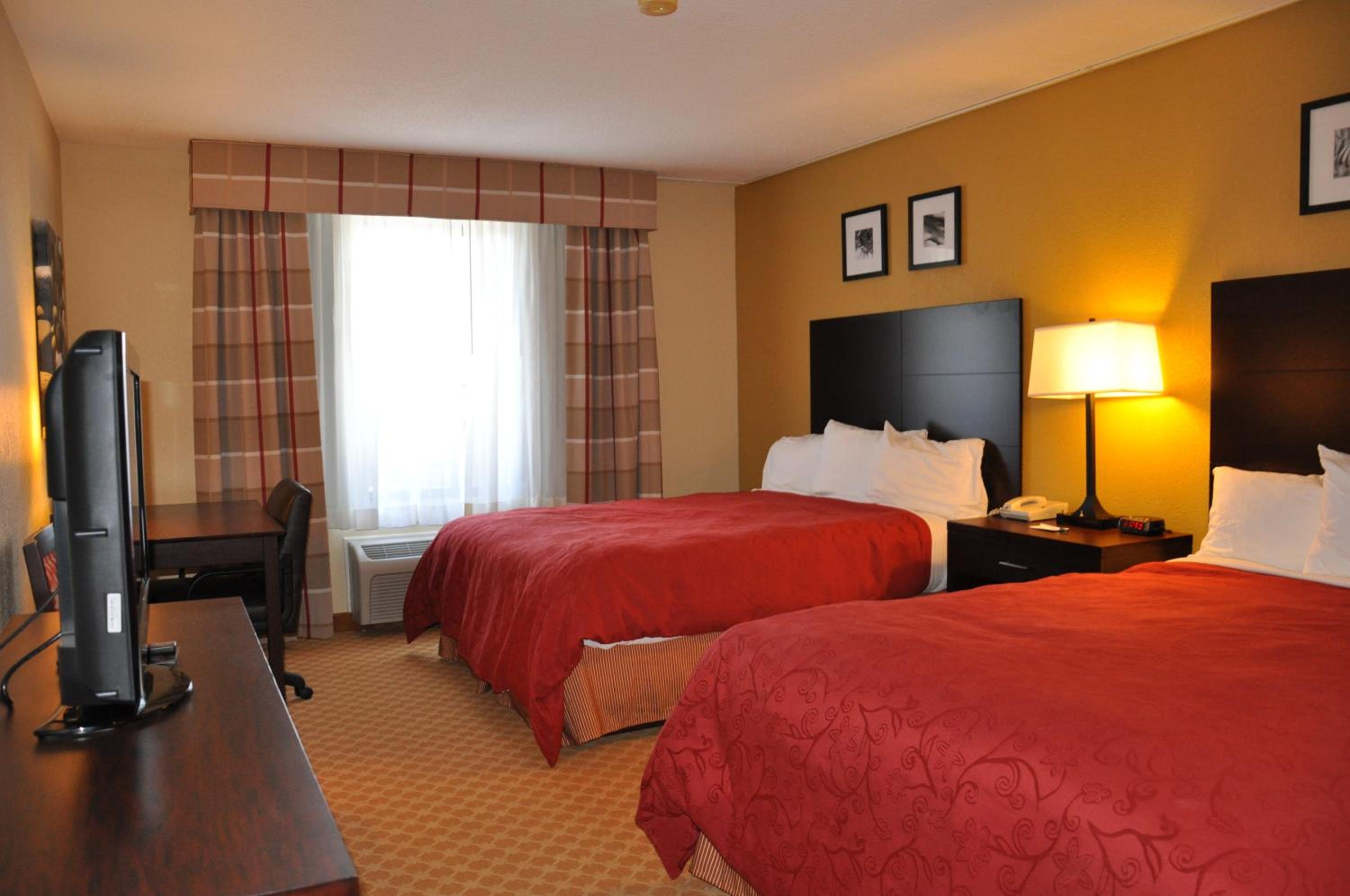 Queen Room with Two Queen Beds - Non-Smoking - Photo 3
