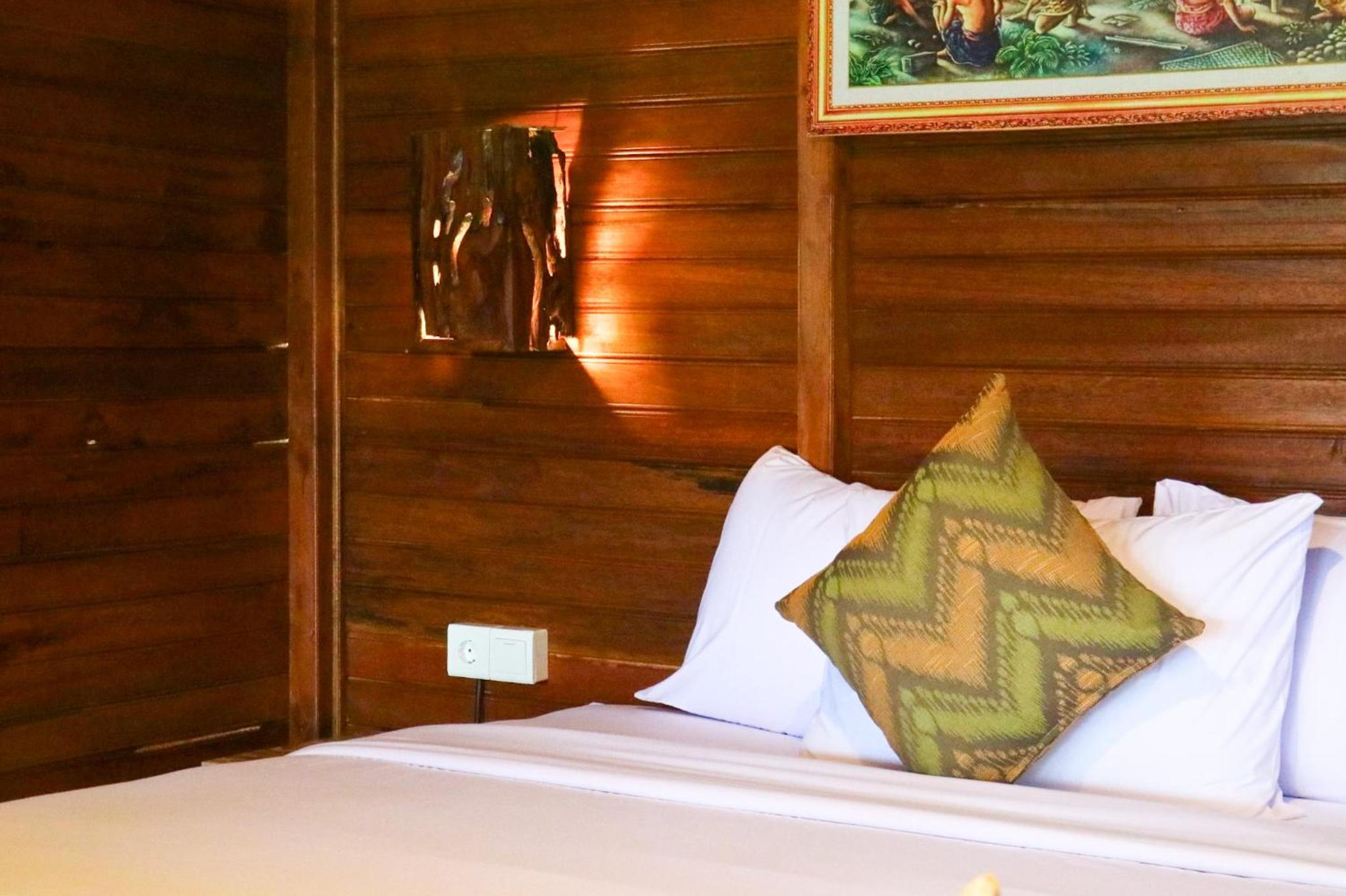 Wooden Suite with Mountain View - Photo 11