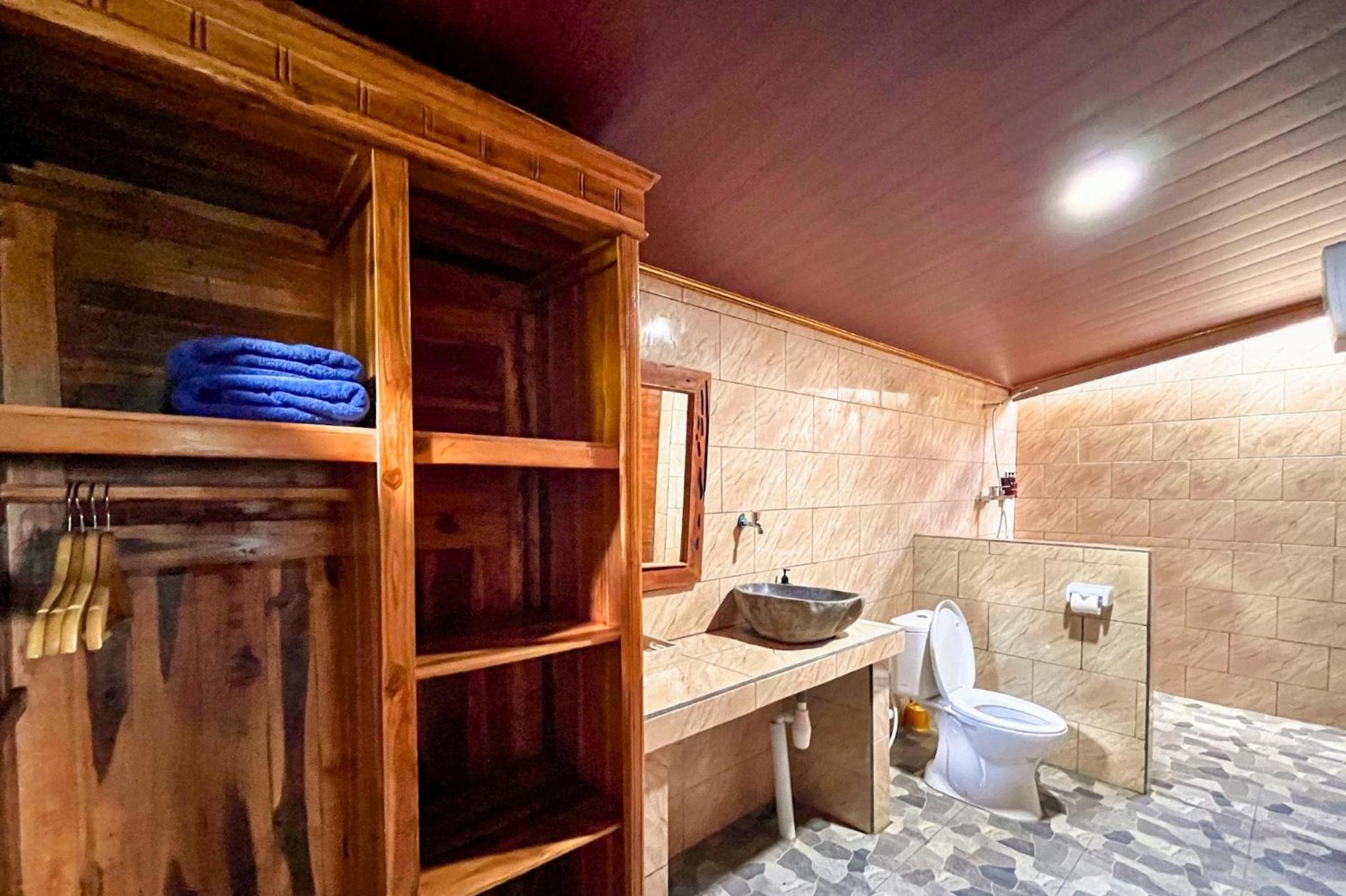 Wooden Suite with Mountain View - Photo 12