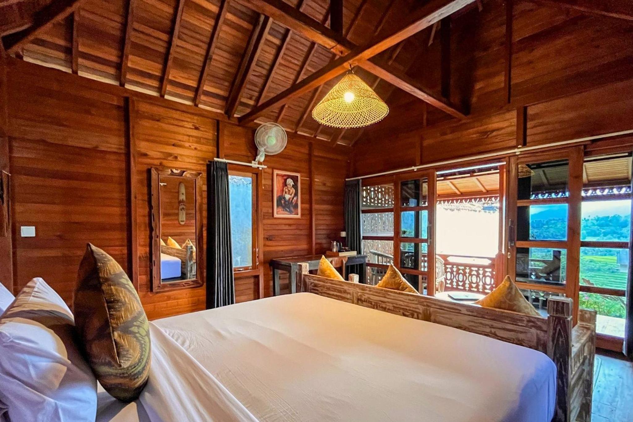 Wooden Suite with Mountain View - Photo 8