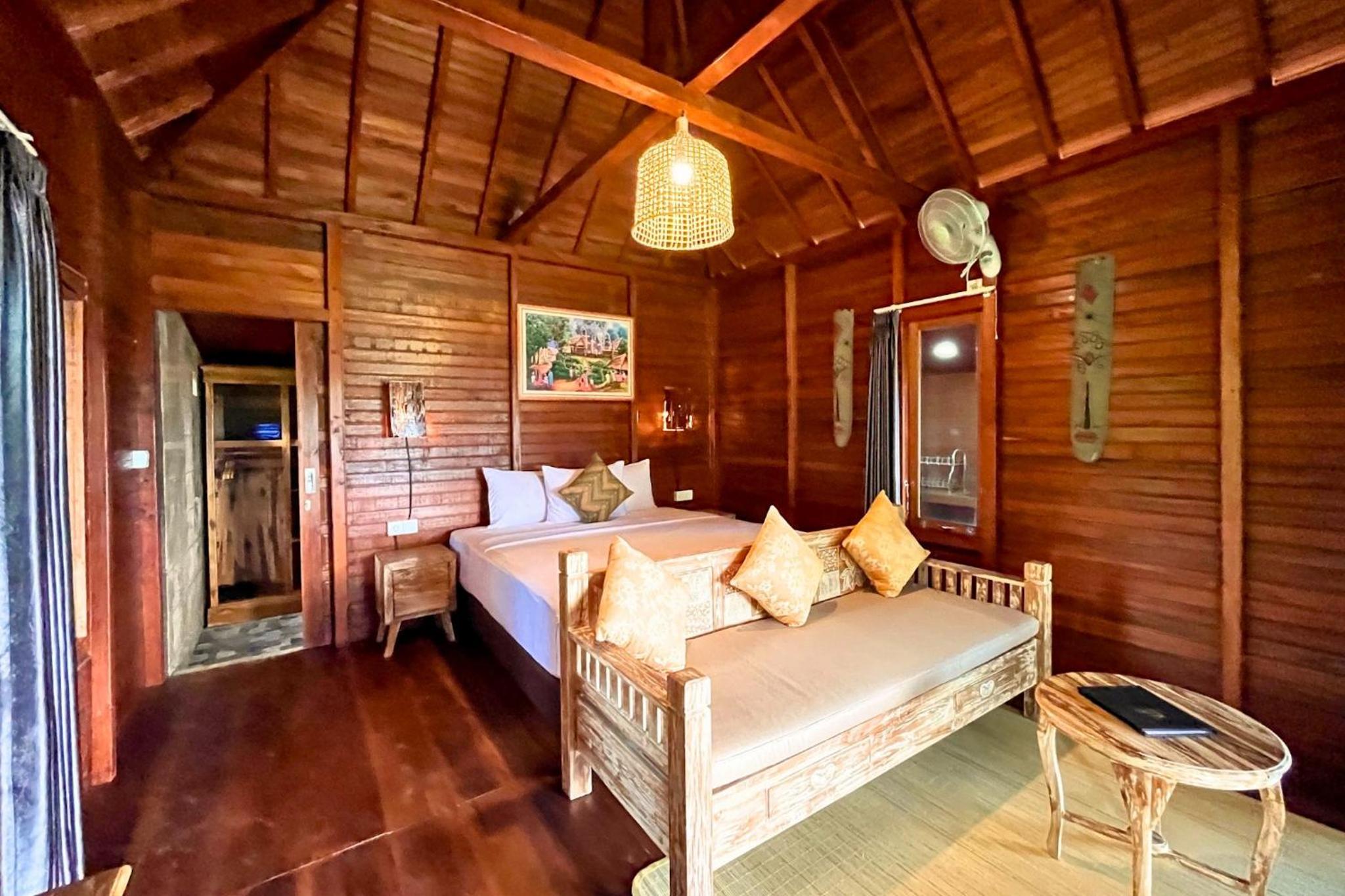 Wooden Villa with Mountain View - Photo 1