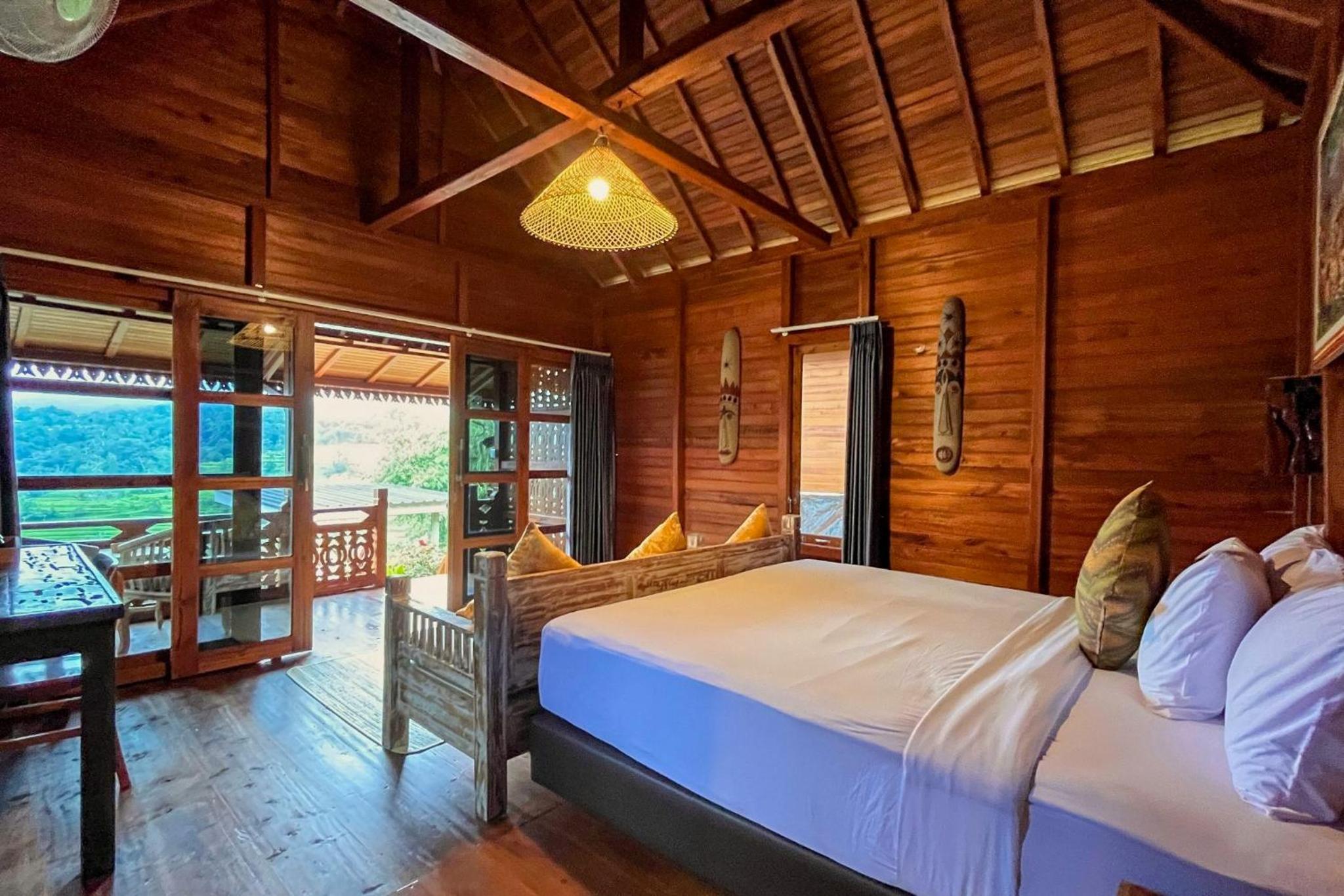 Wooden Villa with Mountain View - Photo 2