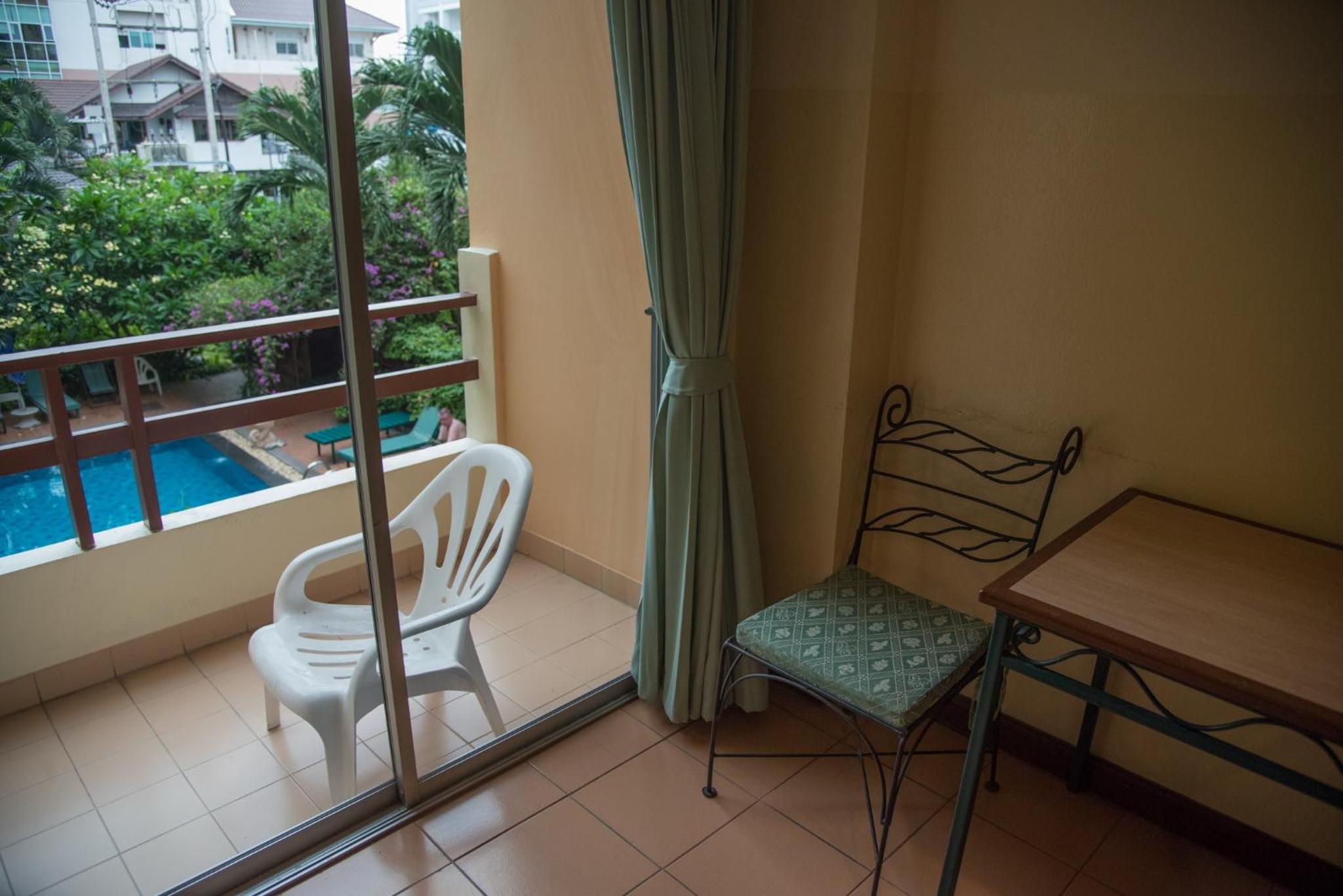 Double Room with Pool View - Photo 3