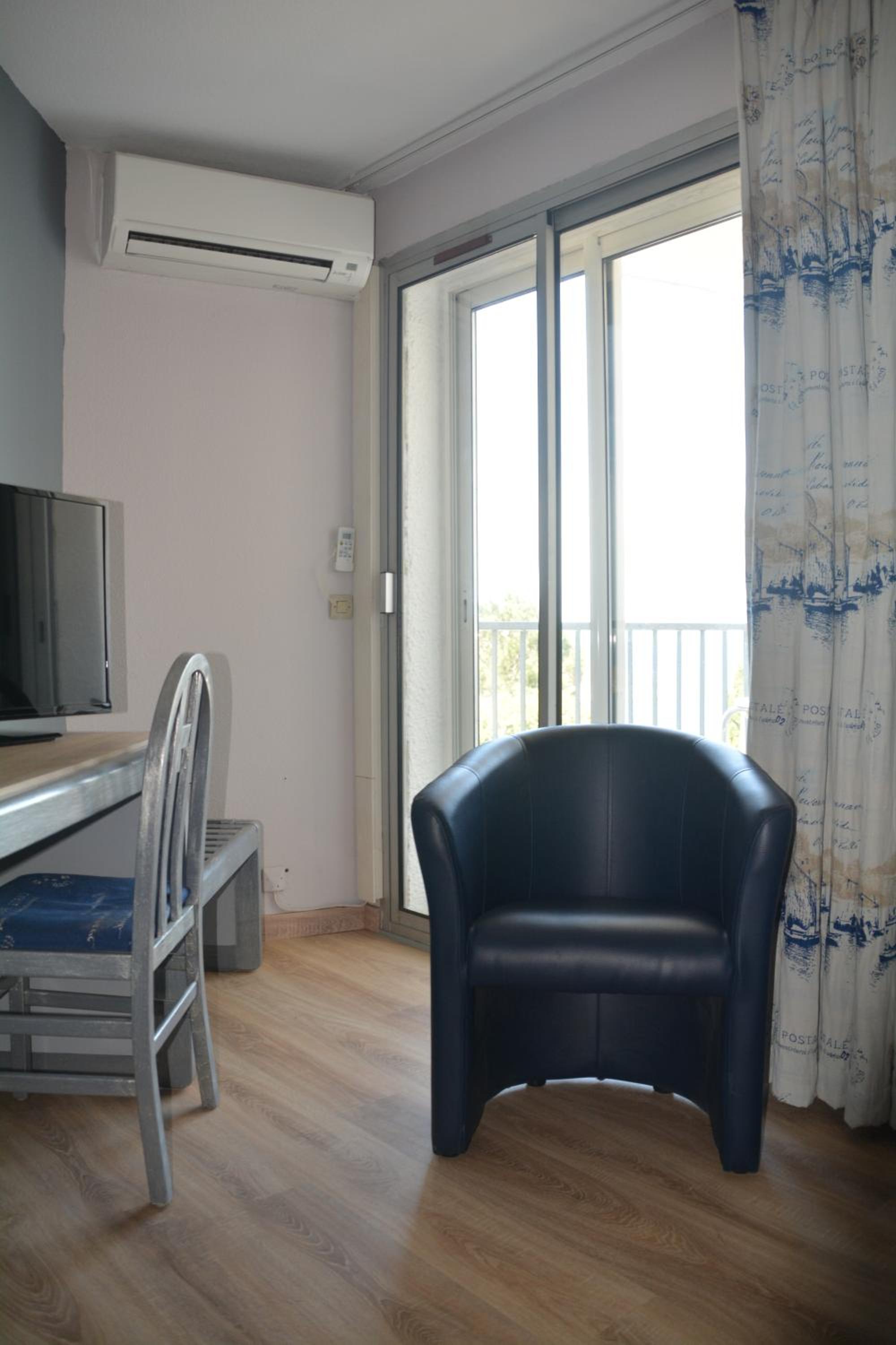 One-Bedroom Apartment - Sea Side photo 2