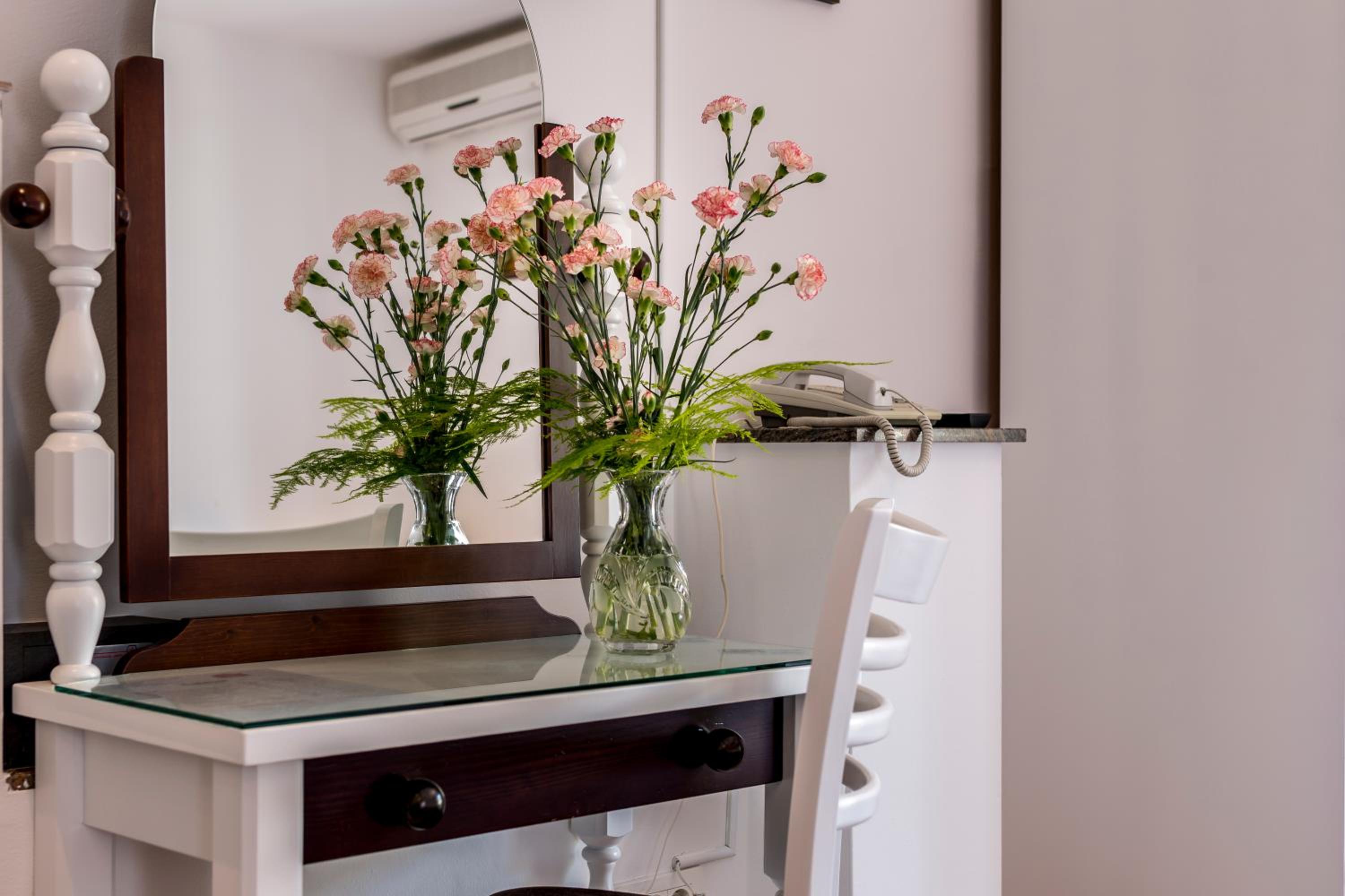 Studio Apartment with Balcony and Garden View