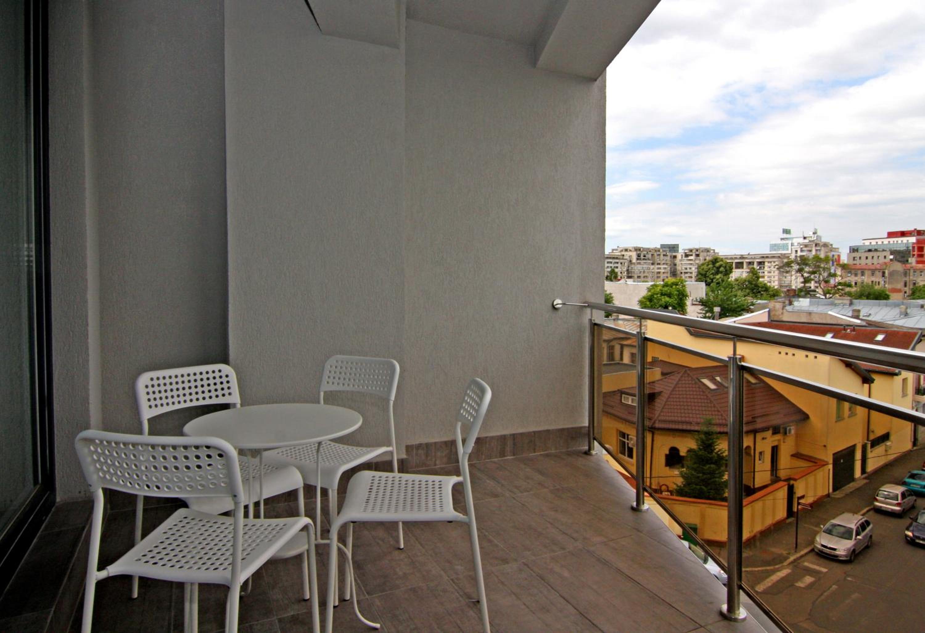 Deluxe One-Bedroom Apartment with Terrace - Photo 6