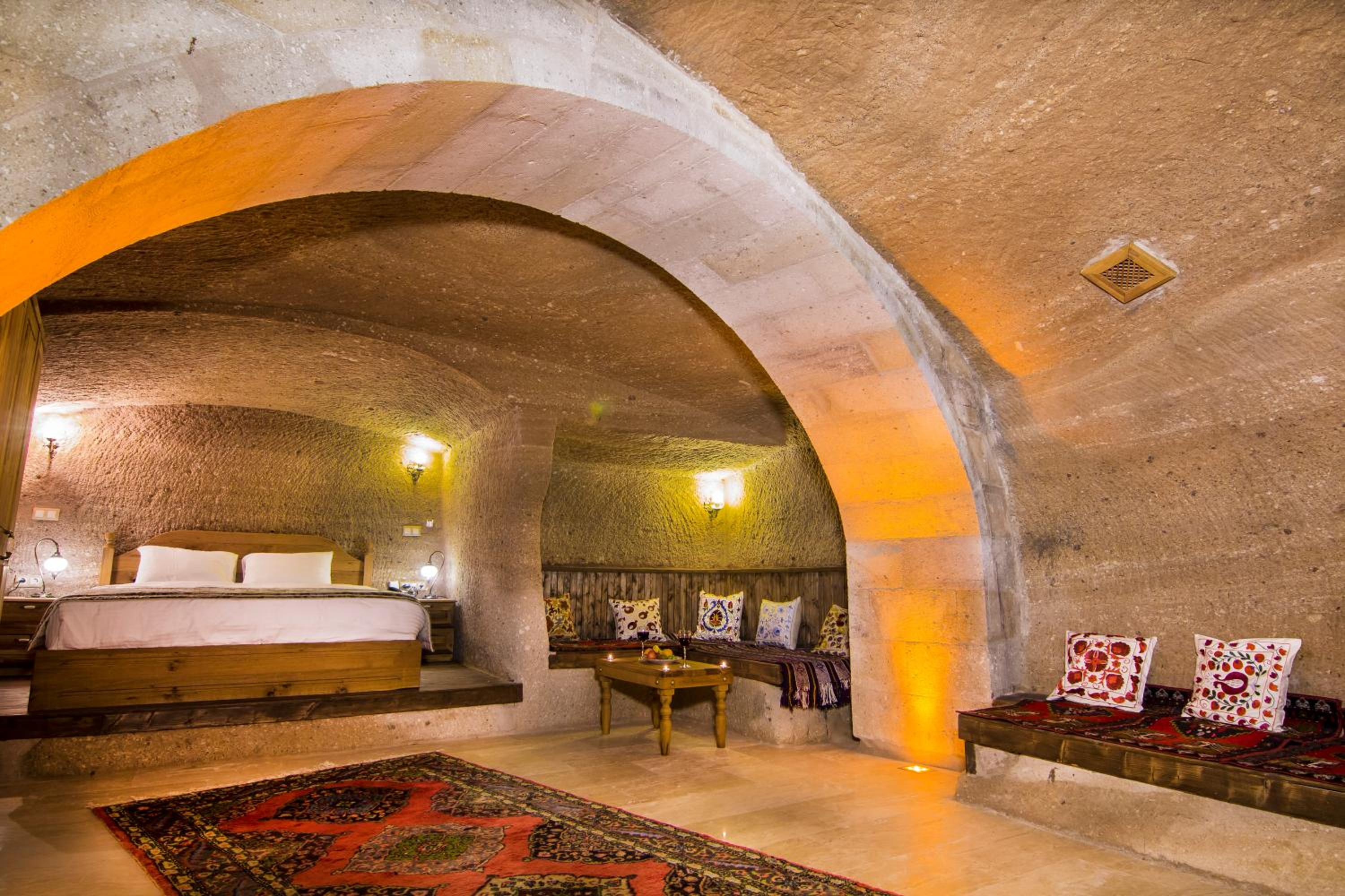 Deluxe Cave Suite - Photo 5