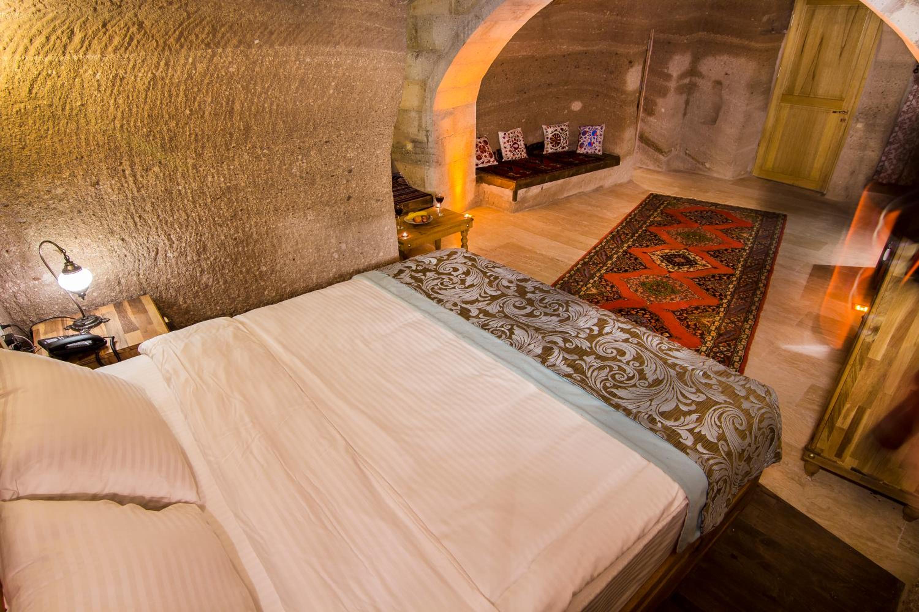Deluxe Cave Suite - Photo 6