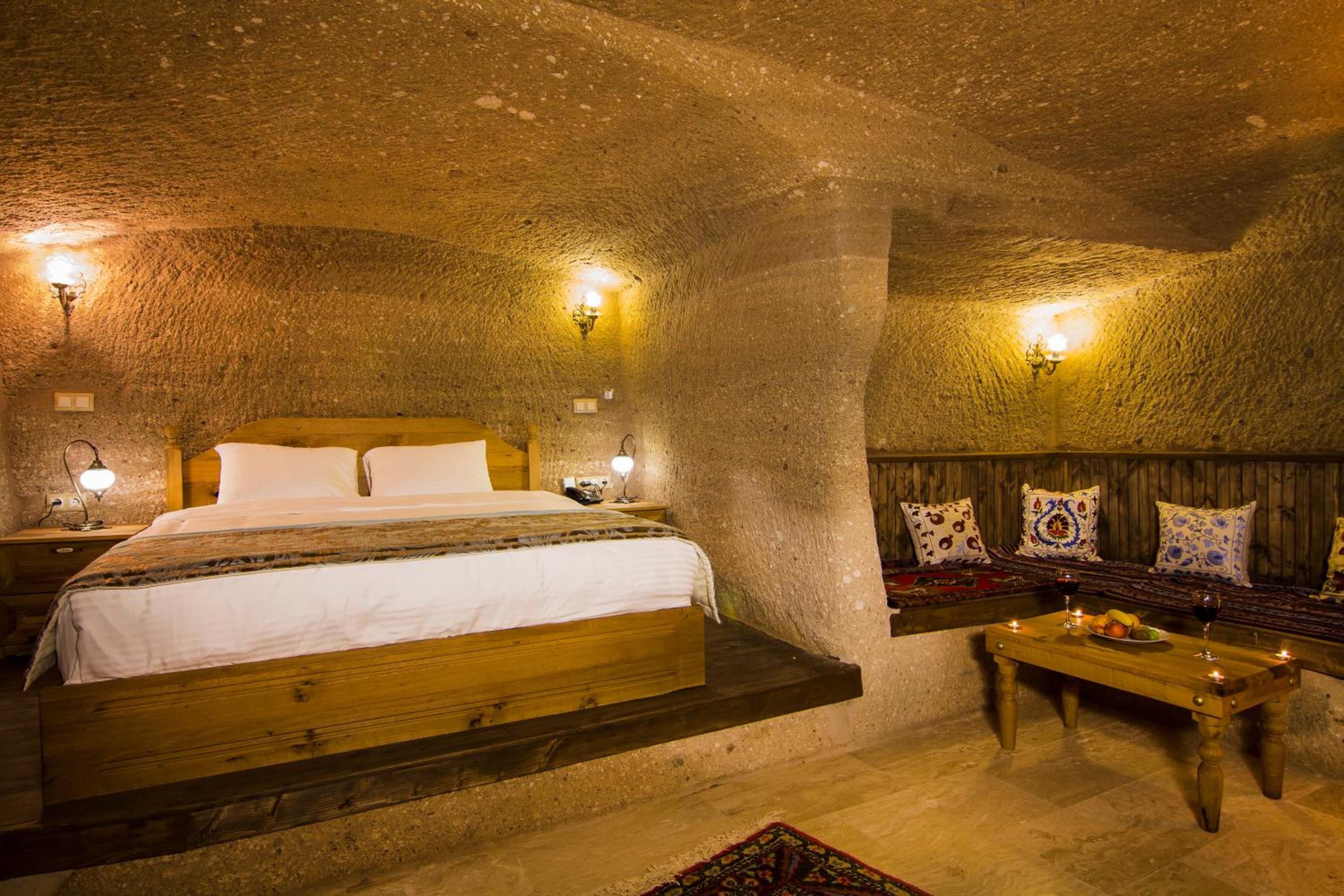 Deluxe Cave Suite - Photo 7