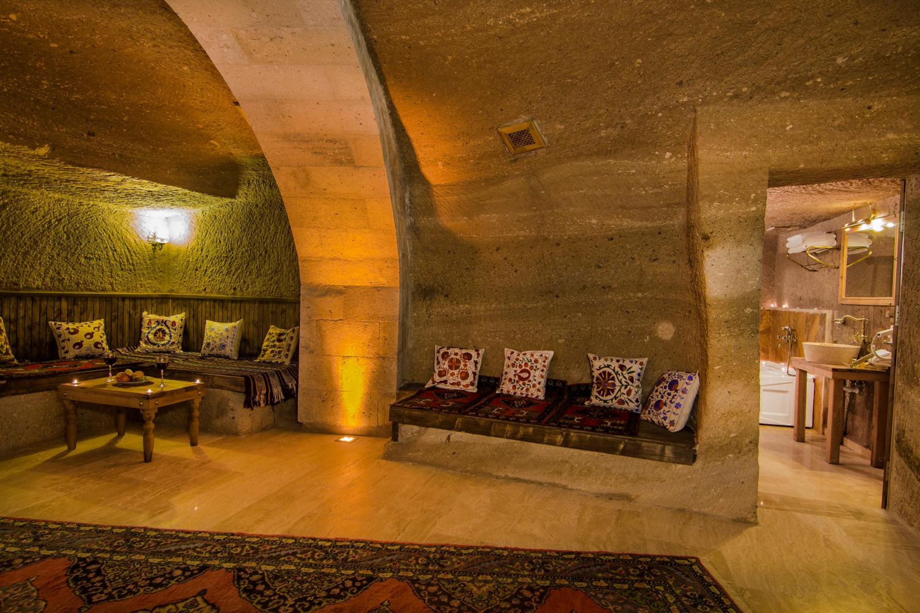 Deluxe Cave Suite - Photo 8