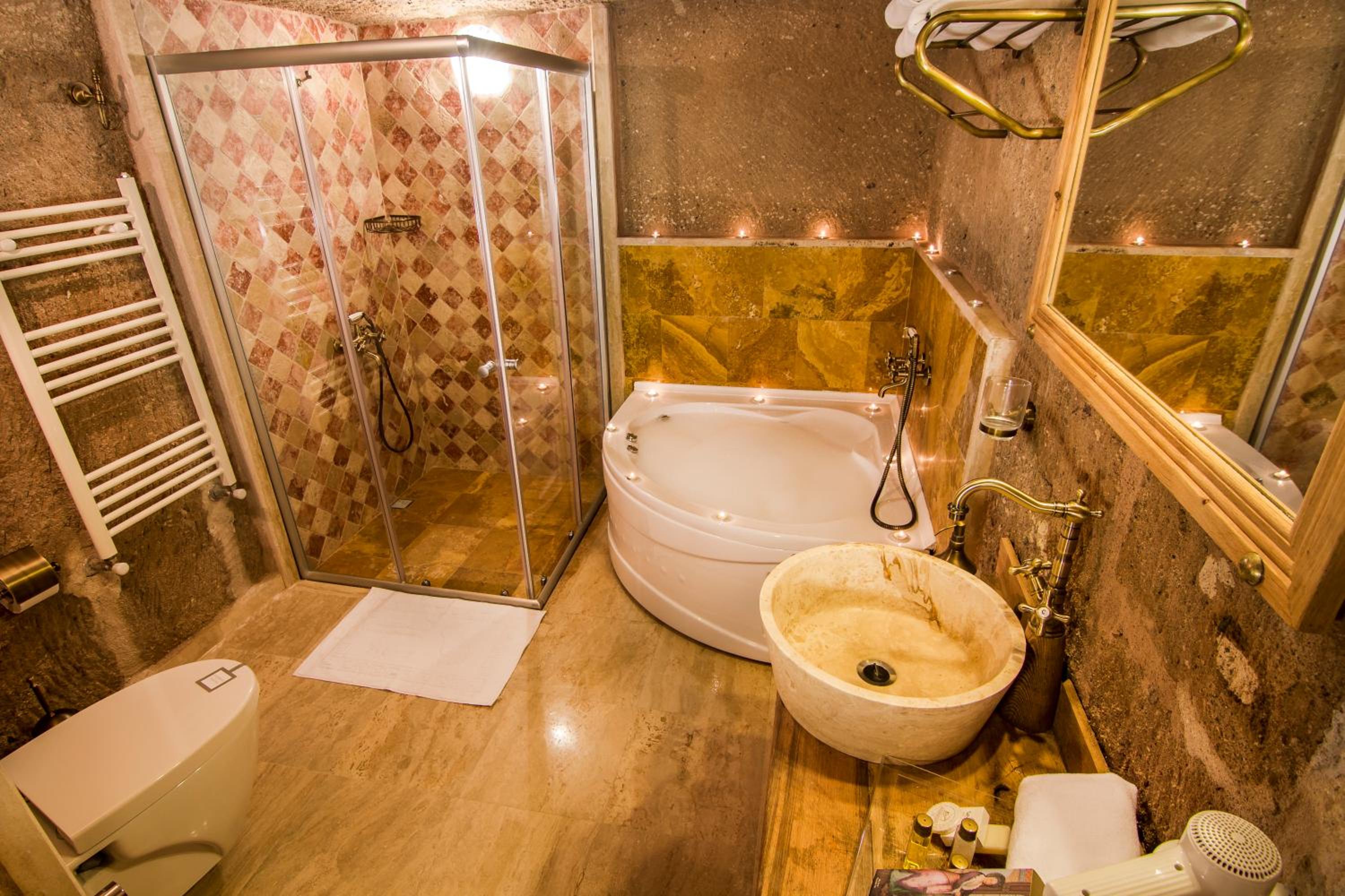 Deluxe Cave Suite - Photo 3
