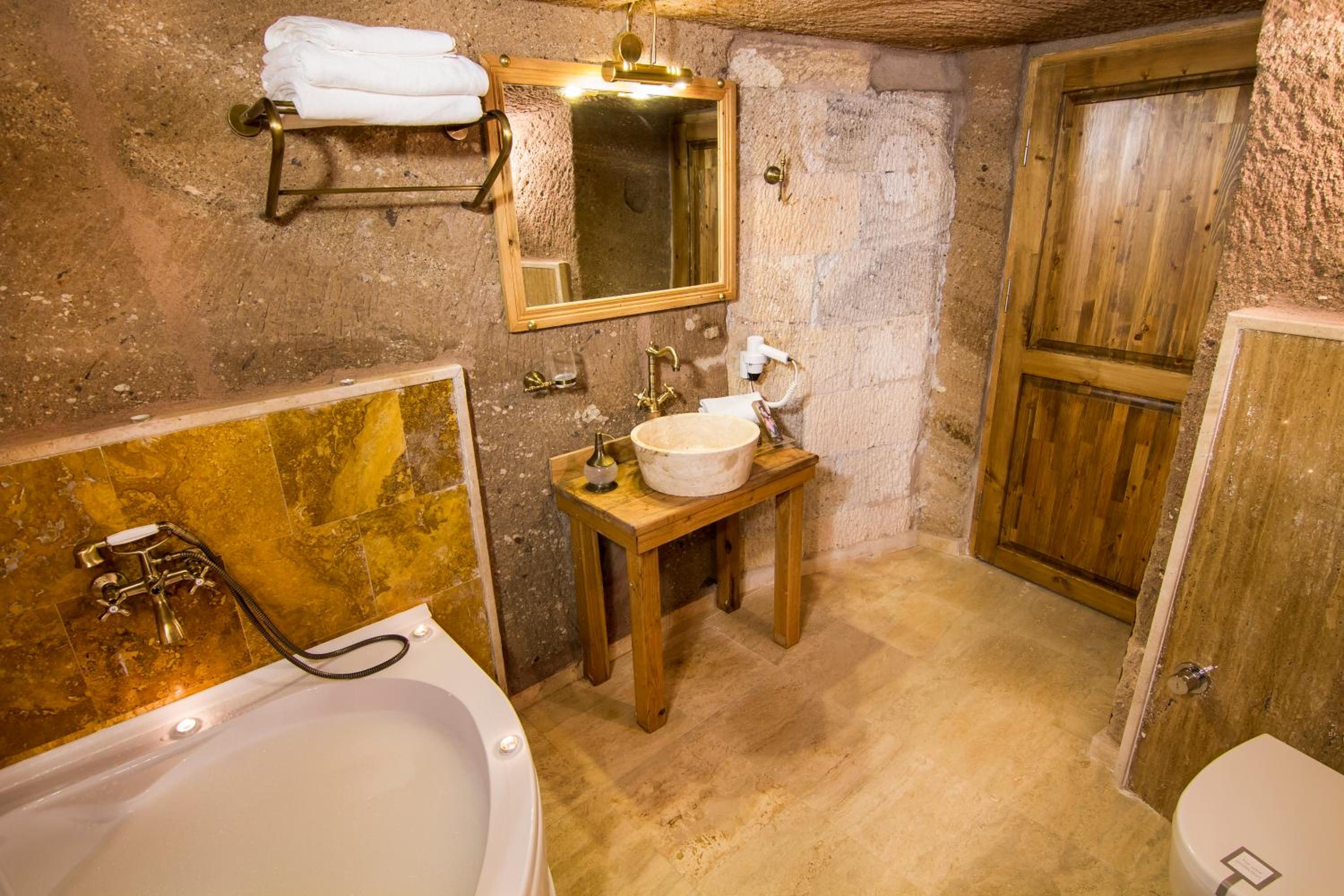 Deluxe Cave Suite - Photo 2
