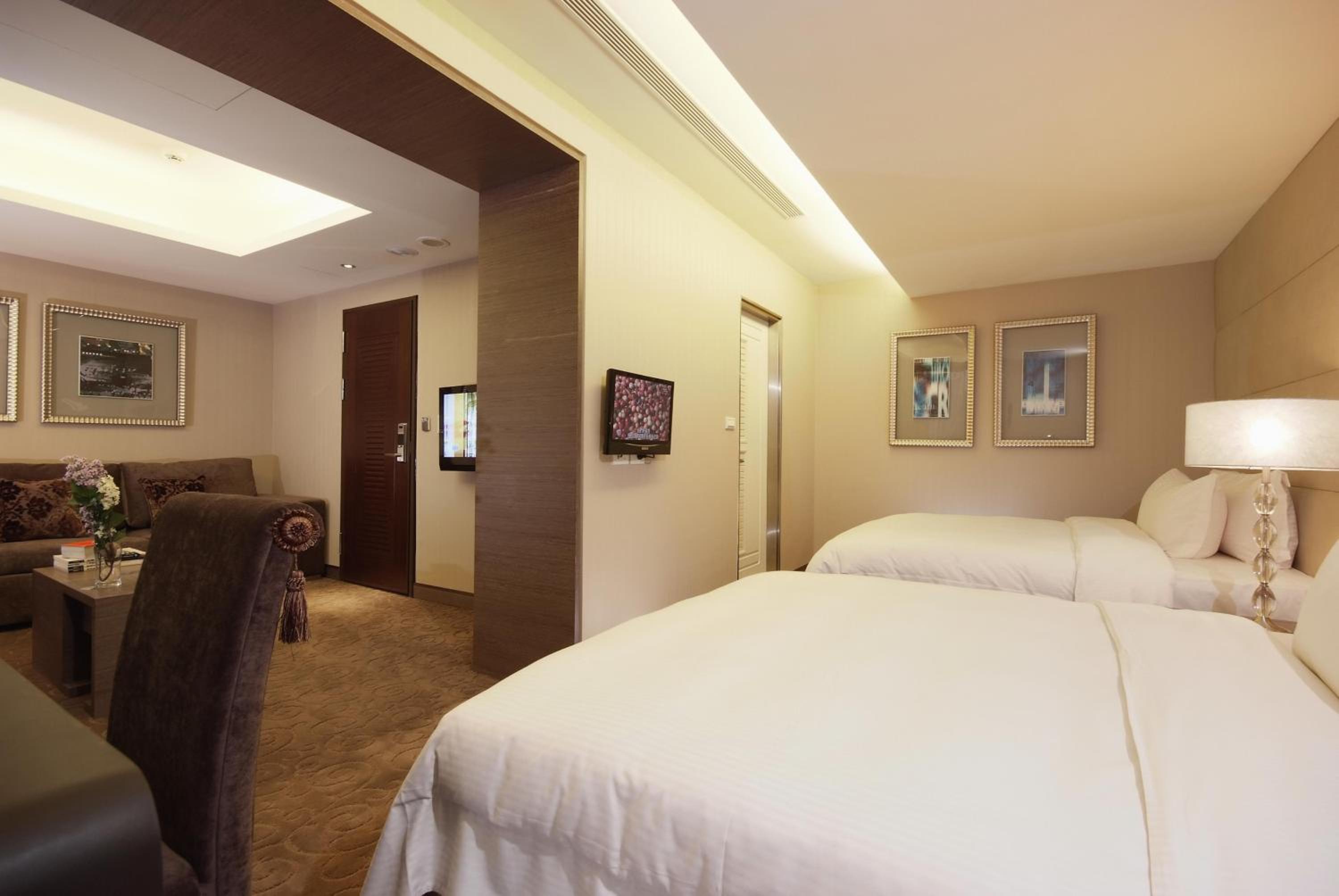 Deluxe Family Suite