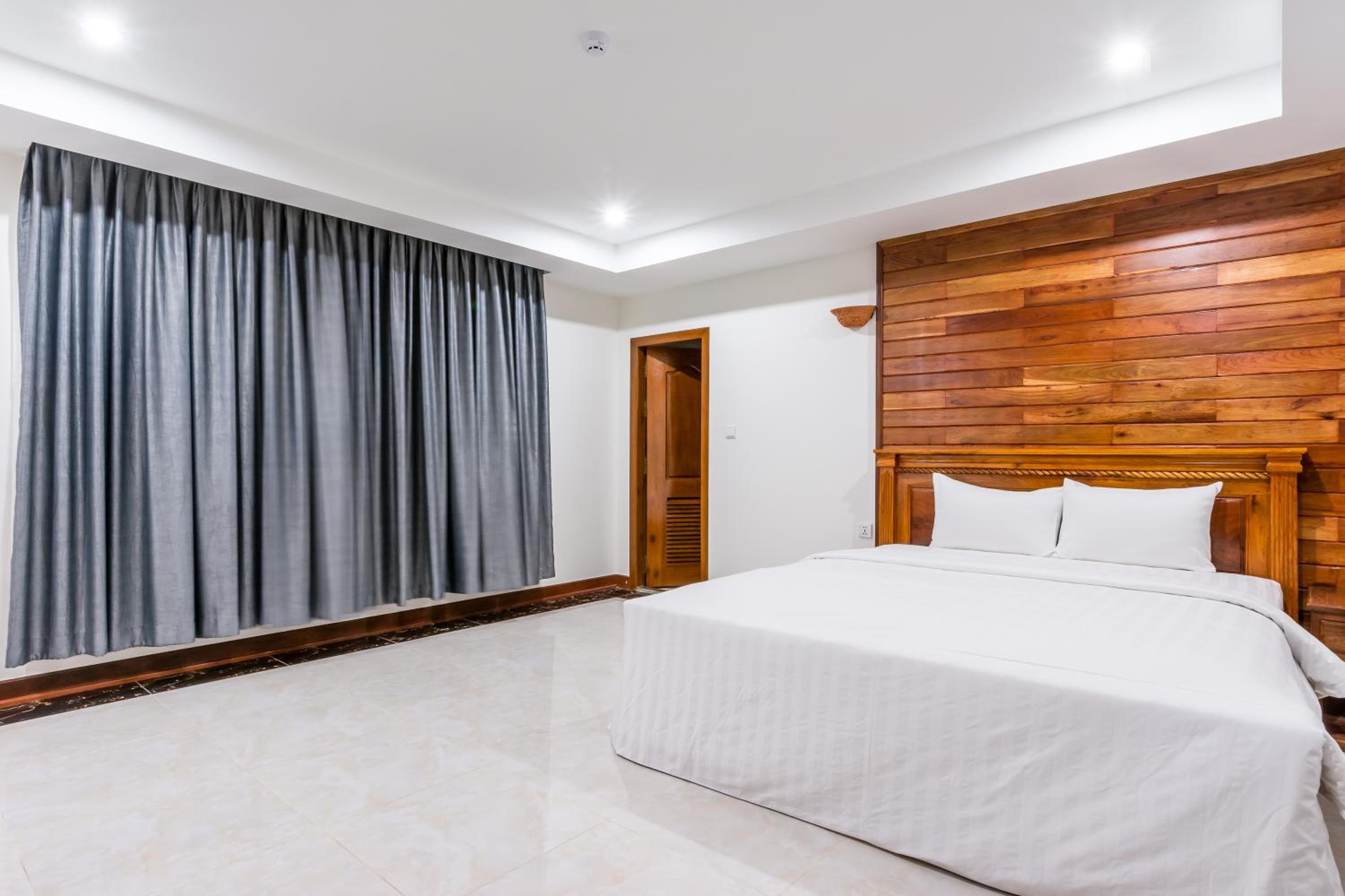 One-Bedroom Apartment with Balcony photo 1