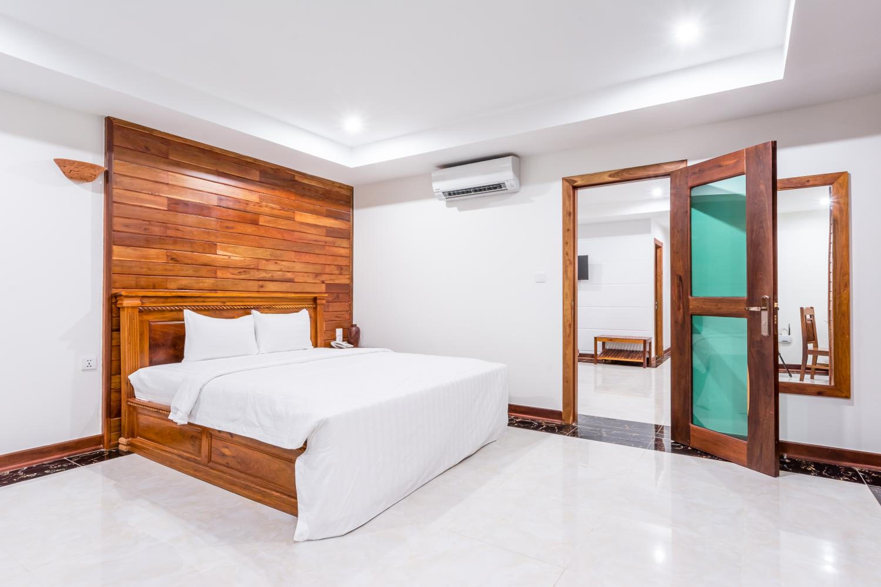 One-Bedroom Apartment with Balcony photo 3